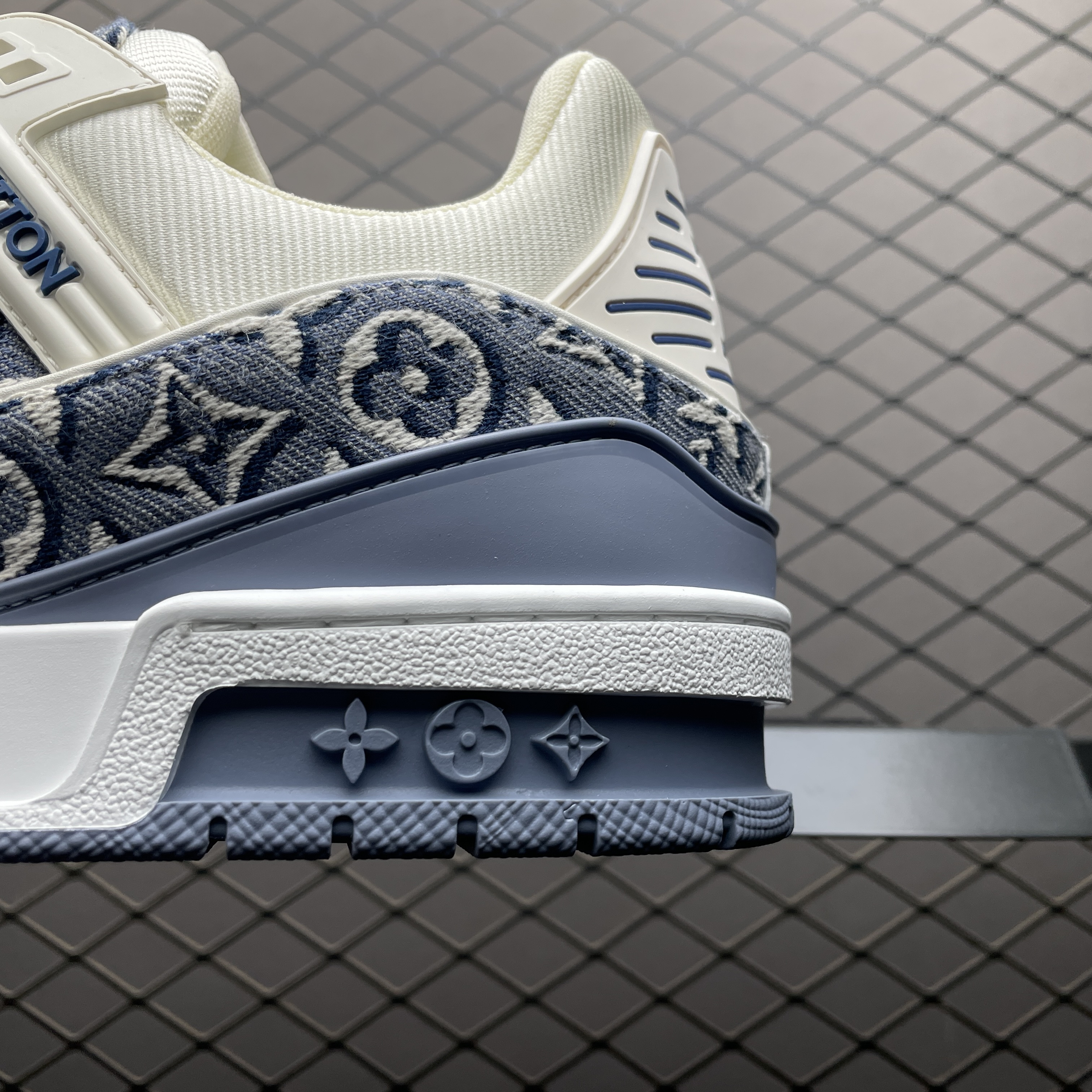 L X V TRAINER Sneakers detail 4