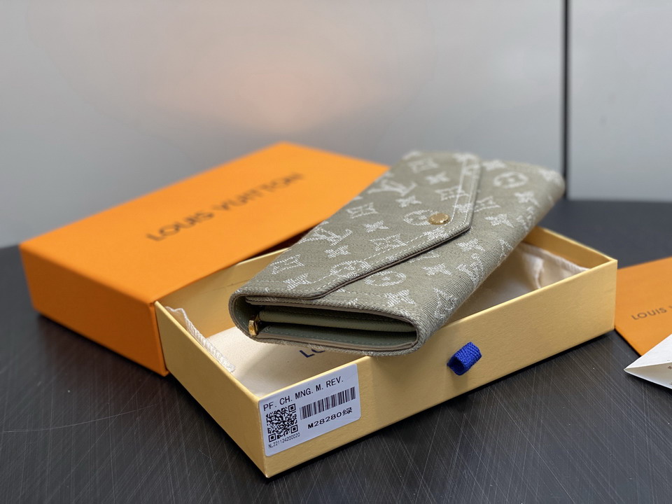 L X V Wallets(Multiple sizes) detail 3