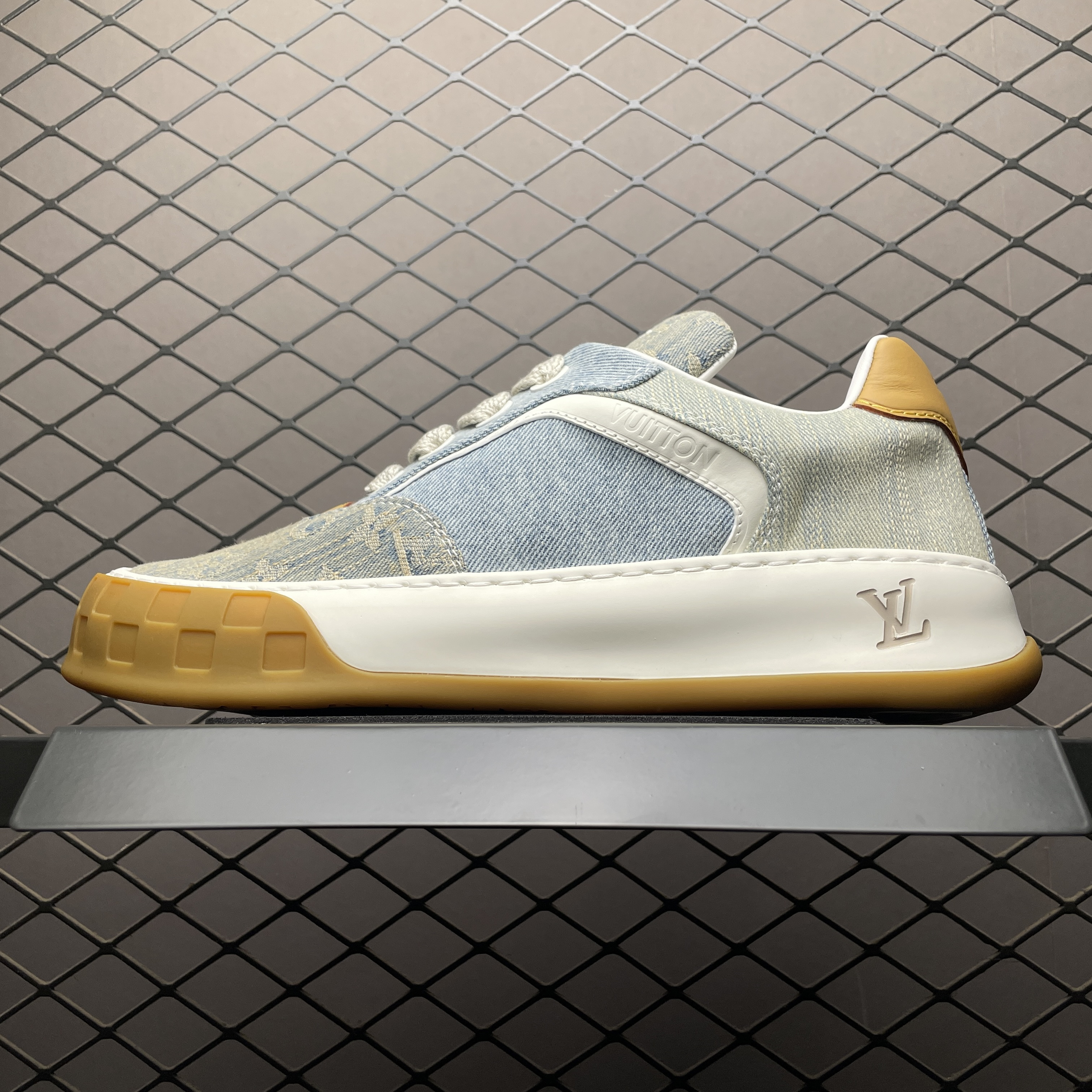 L X V Tilted Casual shoes