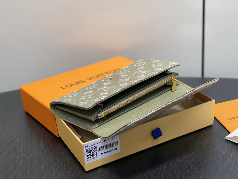L X V Wallets(Multiple sizes) detail 7