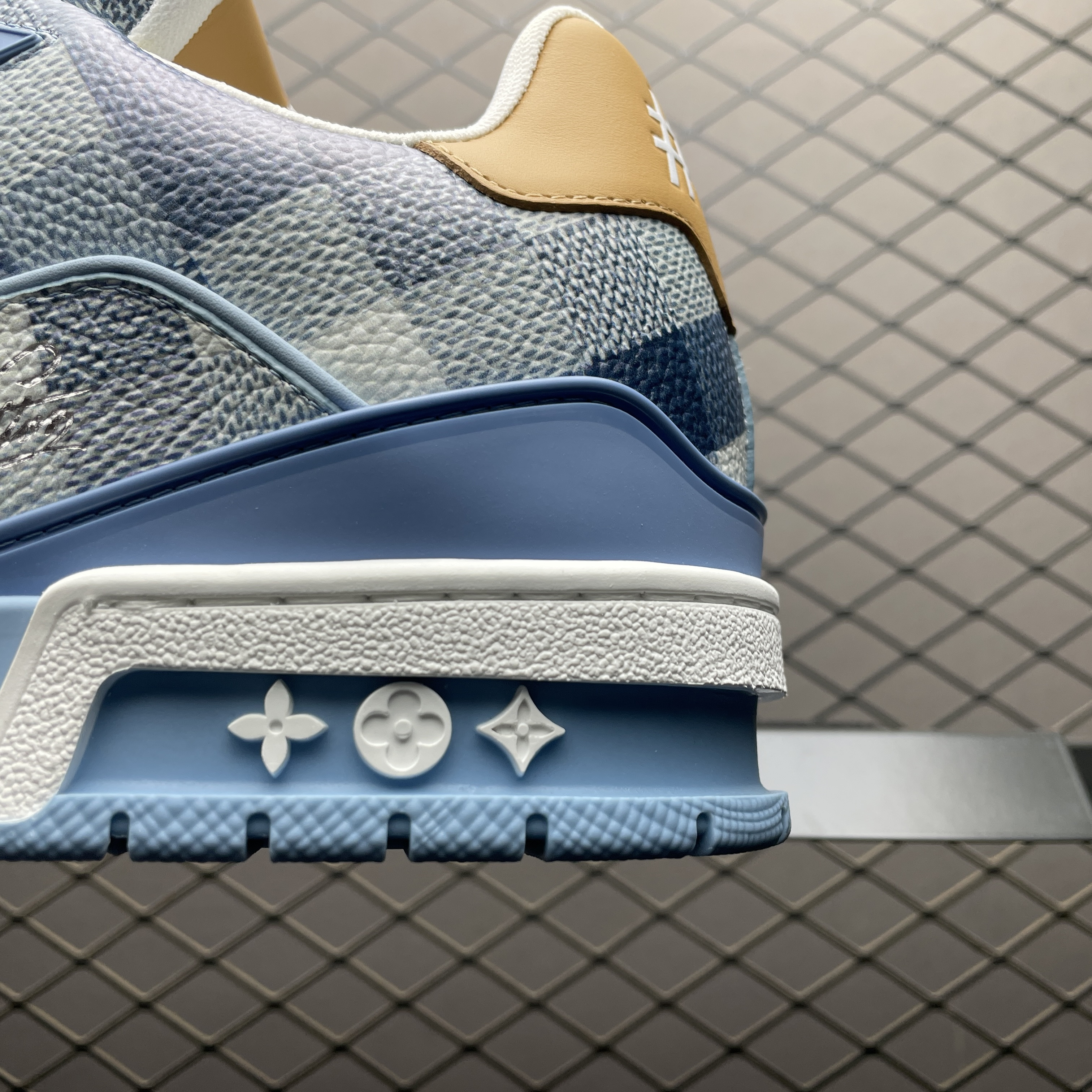 L X V 26ss TRAINER Sneakers detail 4