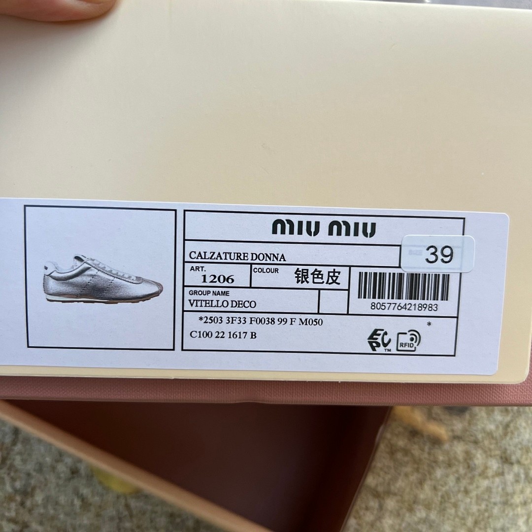MIU MIU缪缪 Plume 皮革银色 运动鞋 尺码：35-40  38