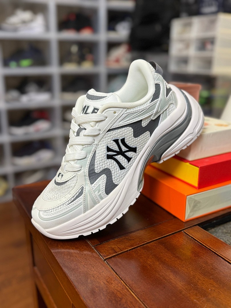 MLB白灰 New York Yankees Curve Runner 跑步鞋 先锋白 3ARNSPL4N （GP011）