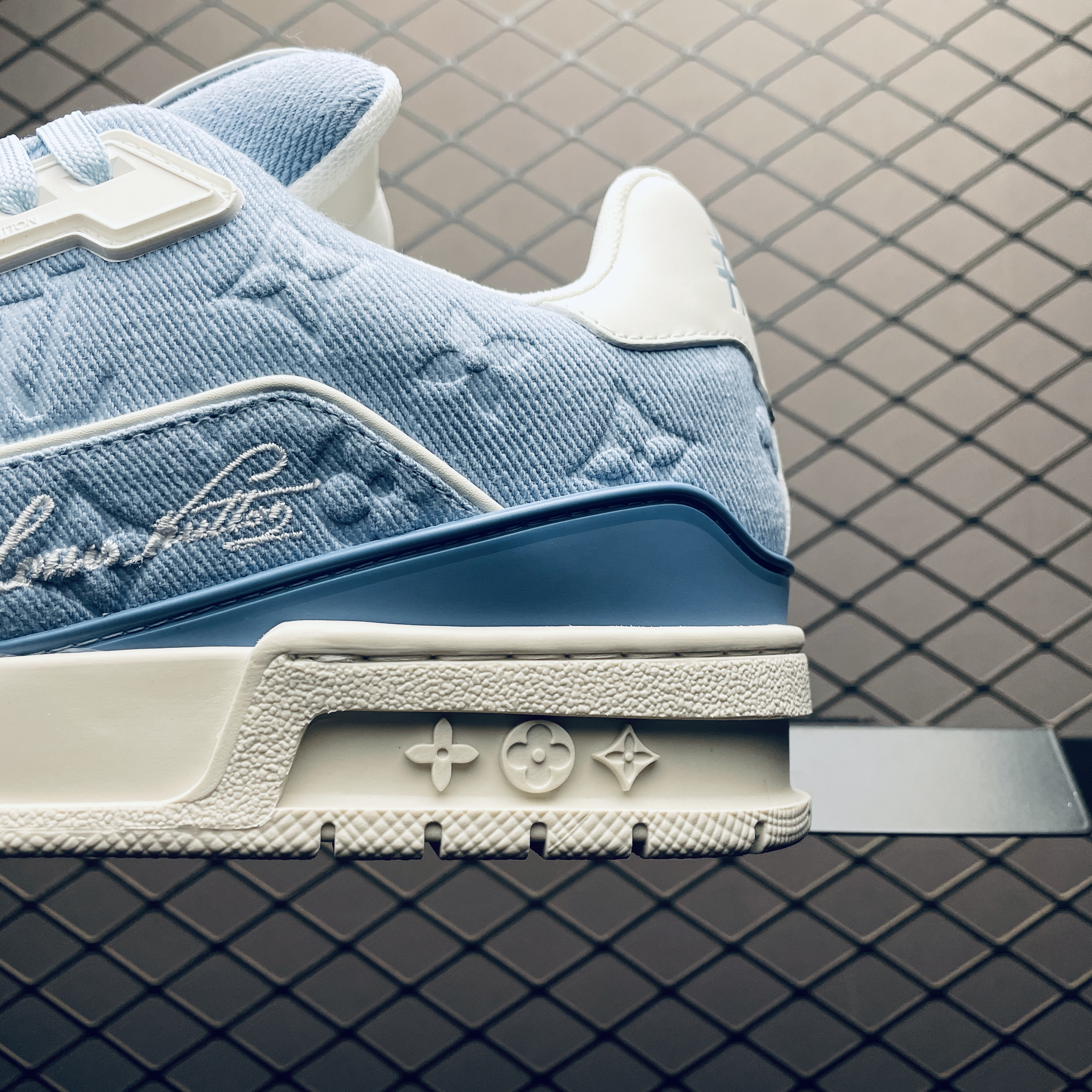 L X V TRAINER SNEAKERS detail 3