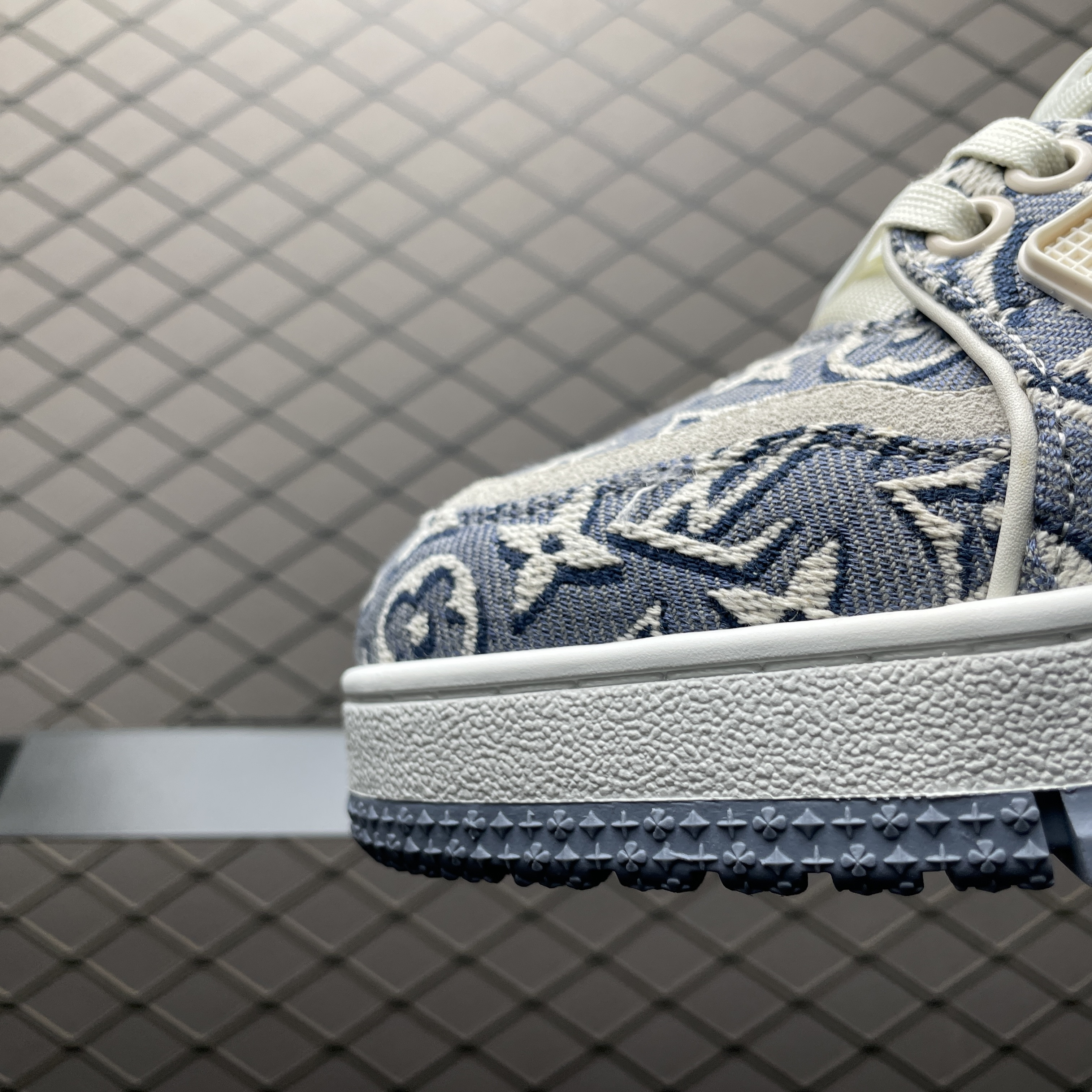 L X V TRAINER Sneakers detail 5