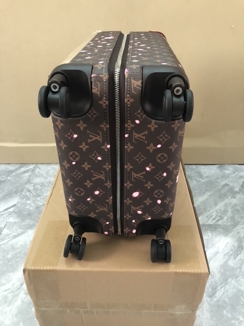 L X V suitcase 20 inches detail 8