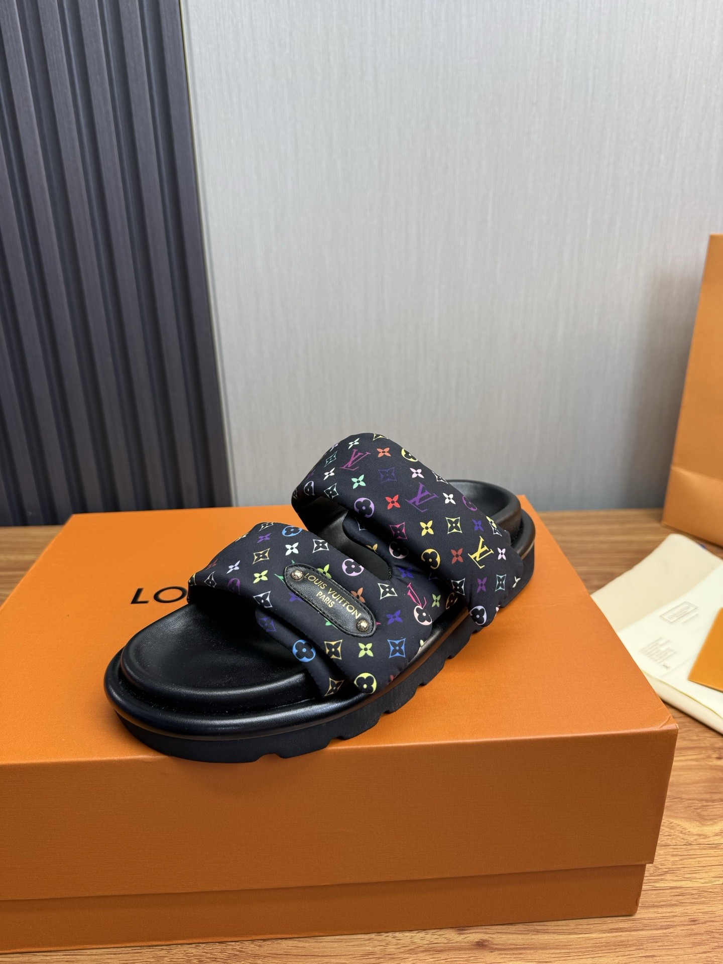 L X V SLIPPERS detail 3
