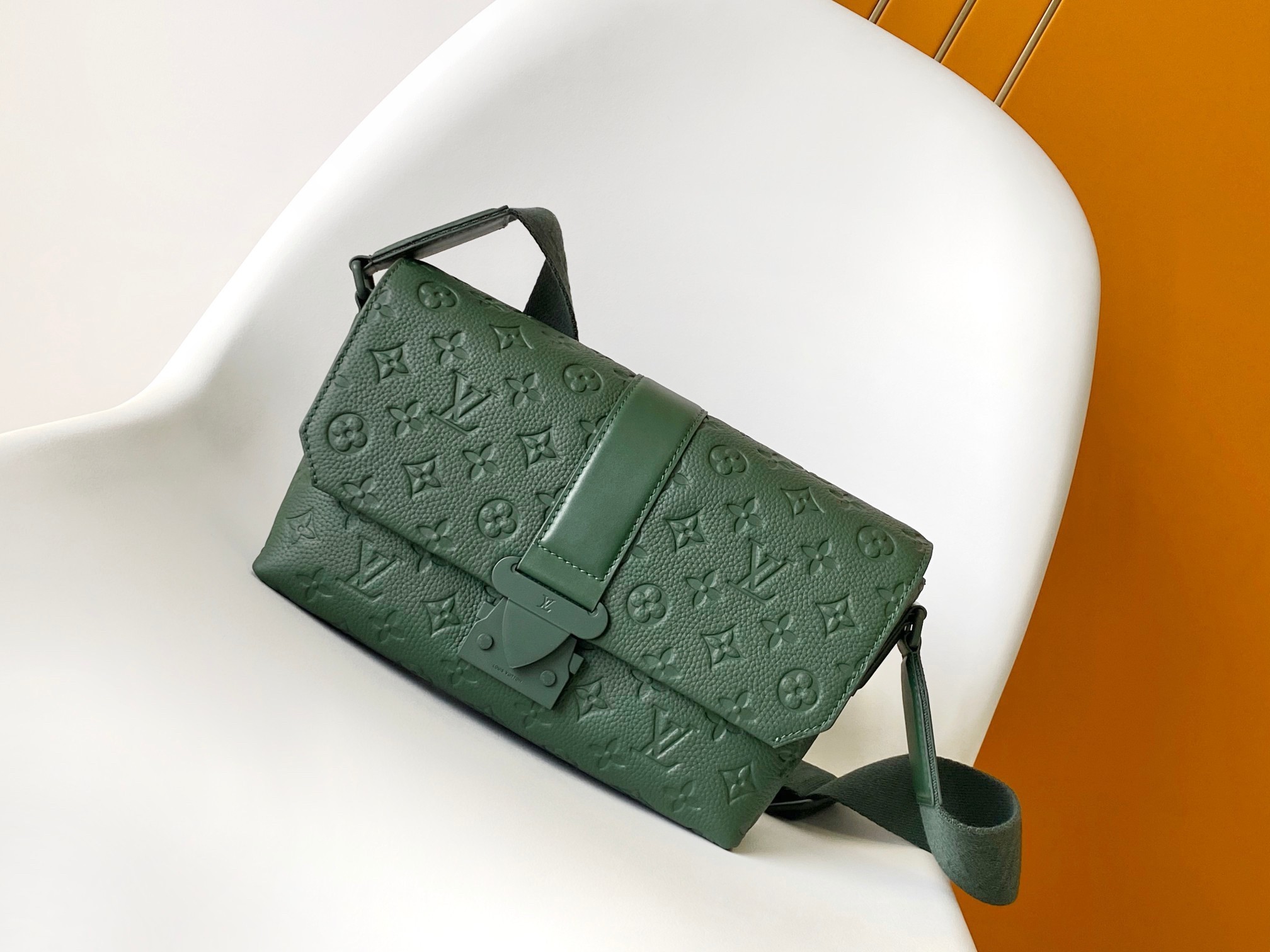 L X V Messenger Bags M24439 Size：28x16x10cm