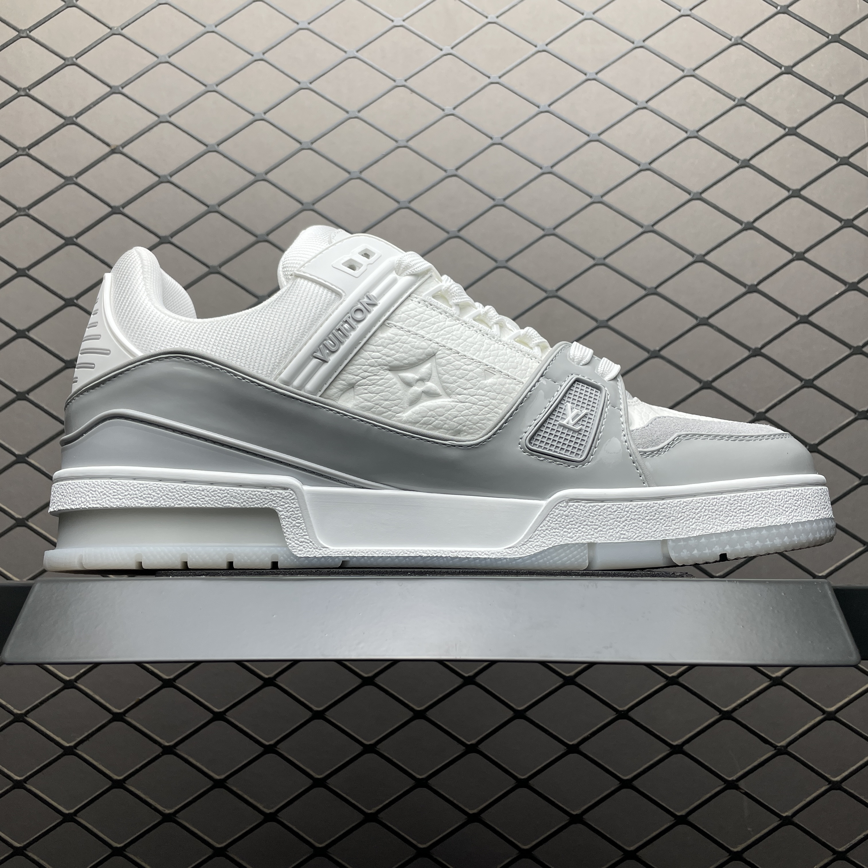 L X V TRAINER Sneakers detail 3