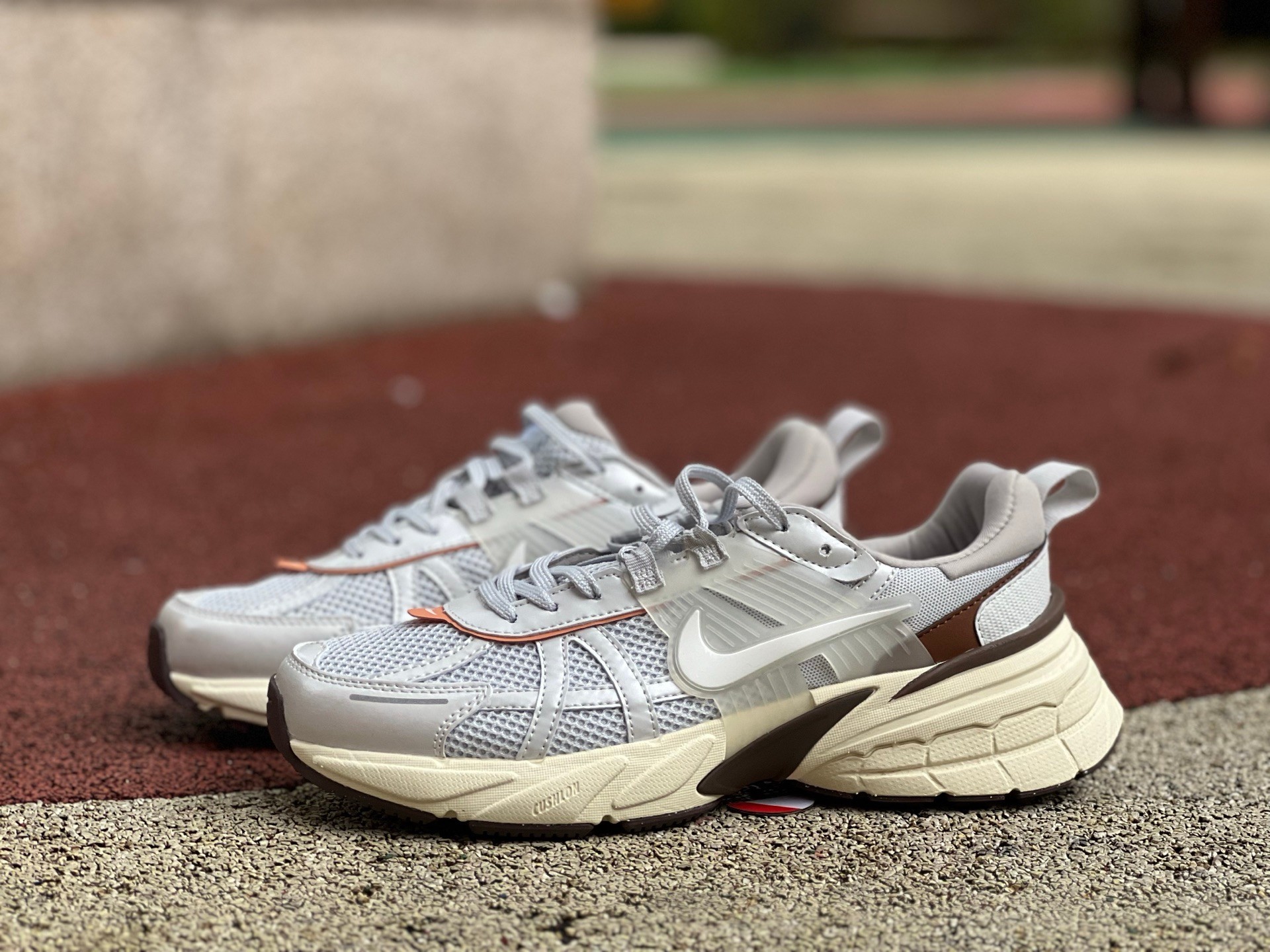 Nike v2k米灰棕 Nike耐克 V2K RUN舒适运动休闲老爹鞋 FD0736-202