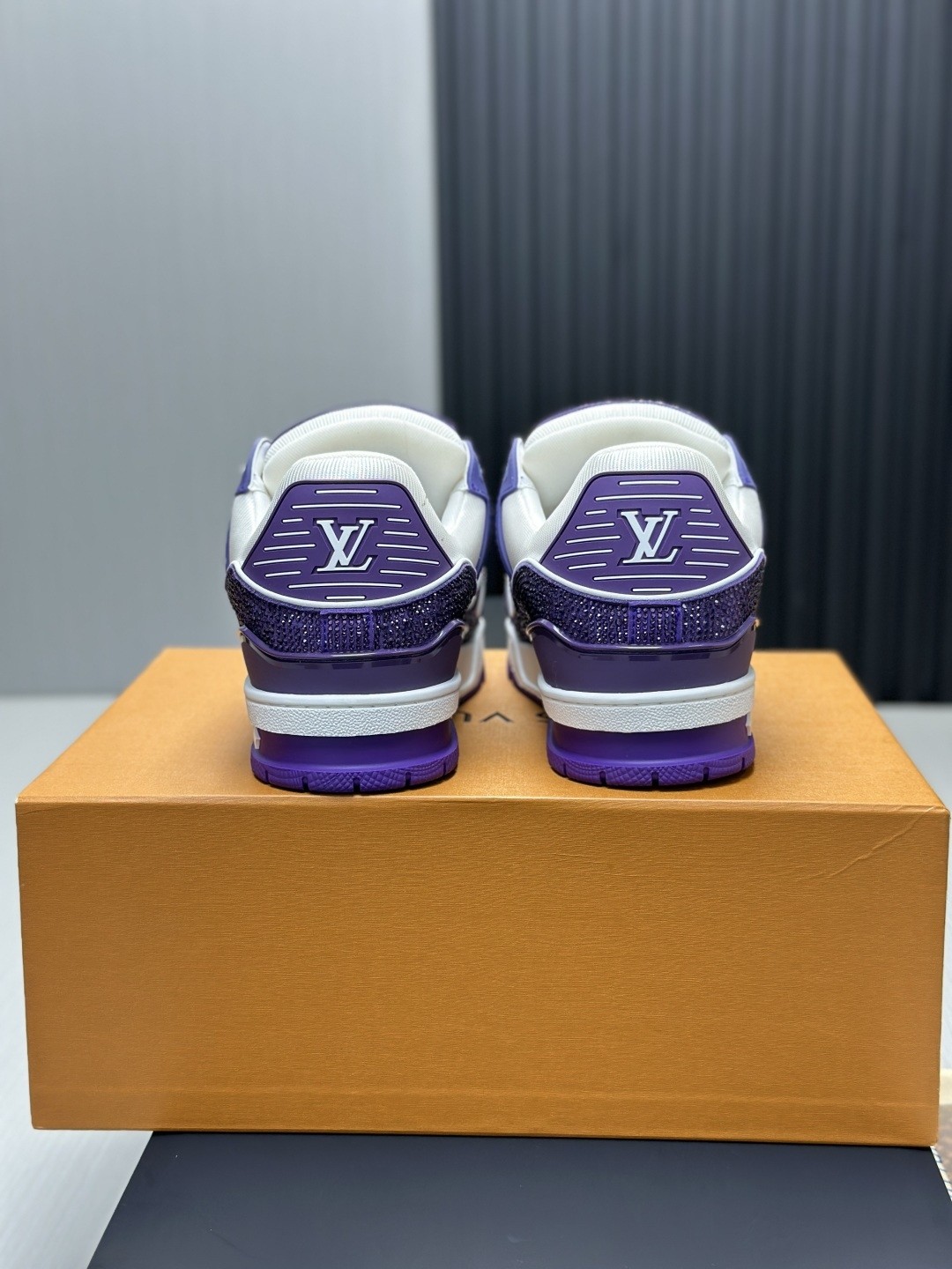L X V TRAINER Sneakers detail 4