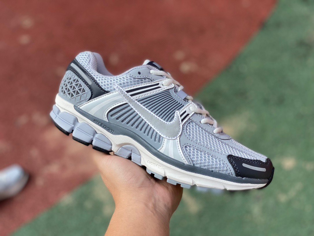 Zoom Vomero 5米灰色  Nike Air Zoom Vomero 5米灰色防滑耐磨女款 低帮跑步鞋FD9919-001