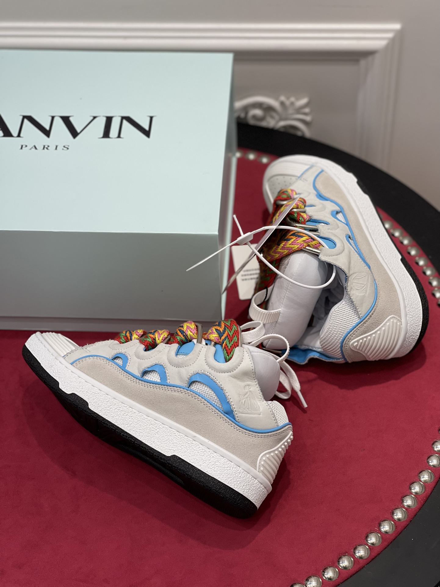 LAN Leather Curb, detail 6