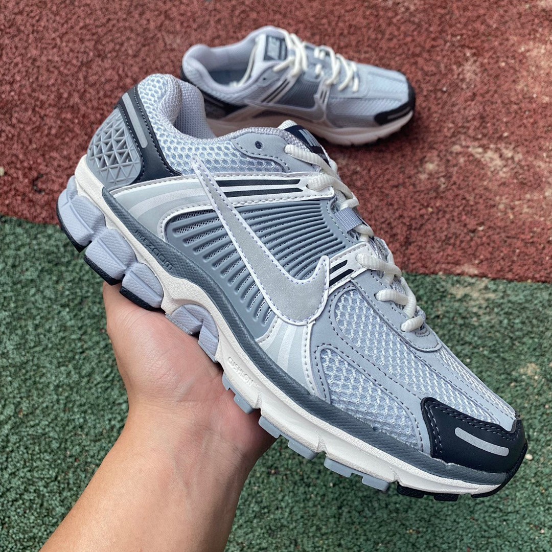 Zoom Vomero 5米灰色  Nike Air Zoom Vomero 5米灰色防滑耐磨女款 低帮跑步鞋FD9919-001
