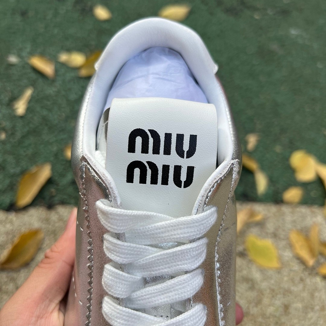 MIU MIU缪缪 Plume 皮革银色 运动鞋 尺码：35-40  38