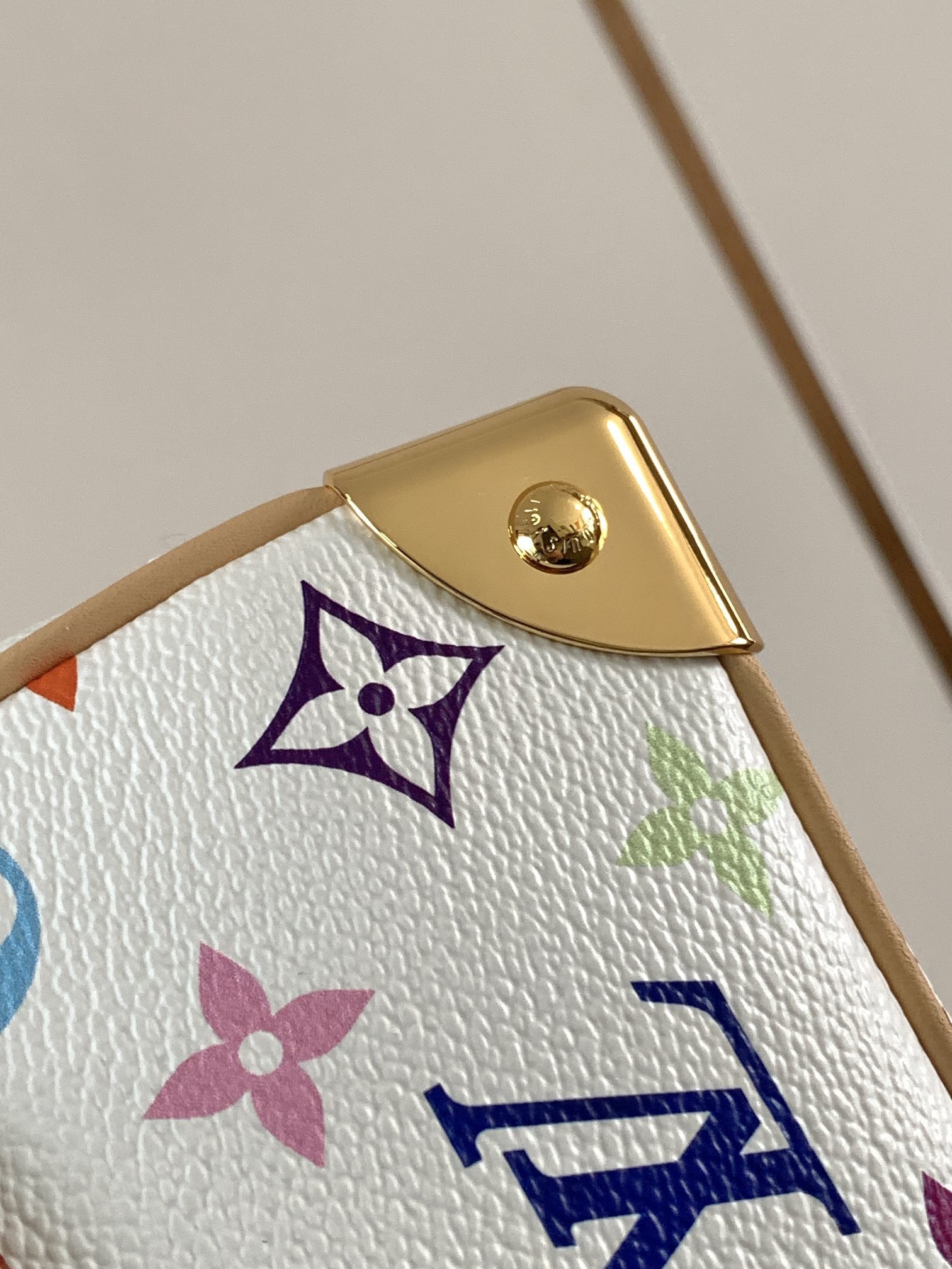 L X V Handbag East West M13084 Size:14x10x27cm detail 7