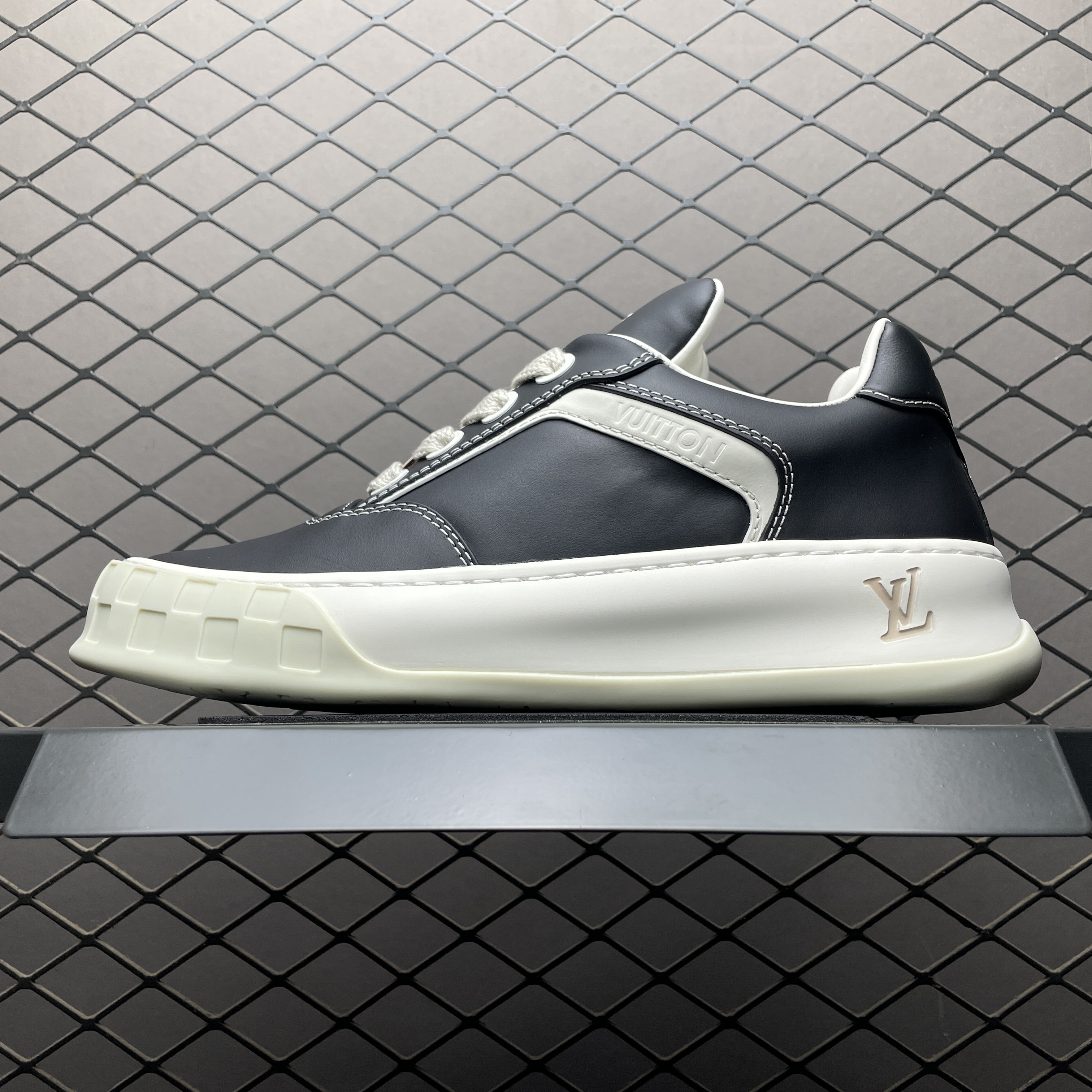 L X V Tilted Casual shoes