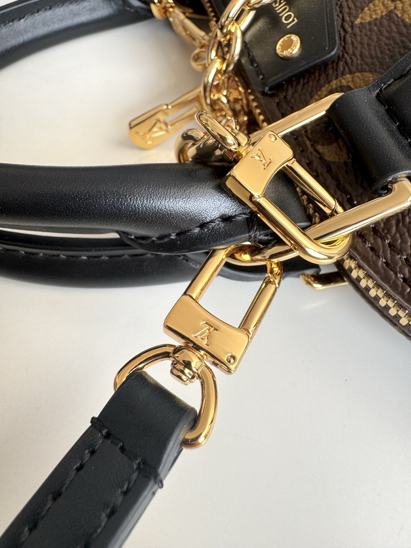 L X V ALMA BB TRUNK Handbag M26084 Size:22x29x11cm detail 7