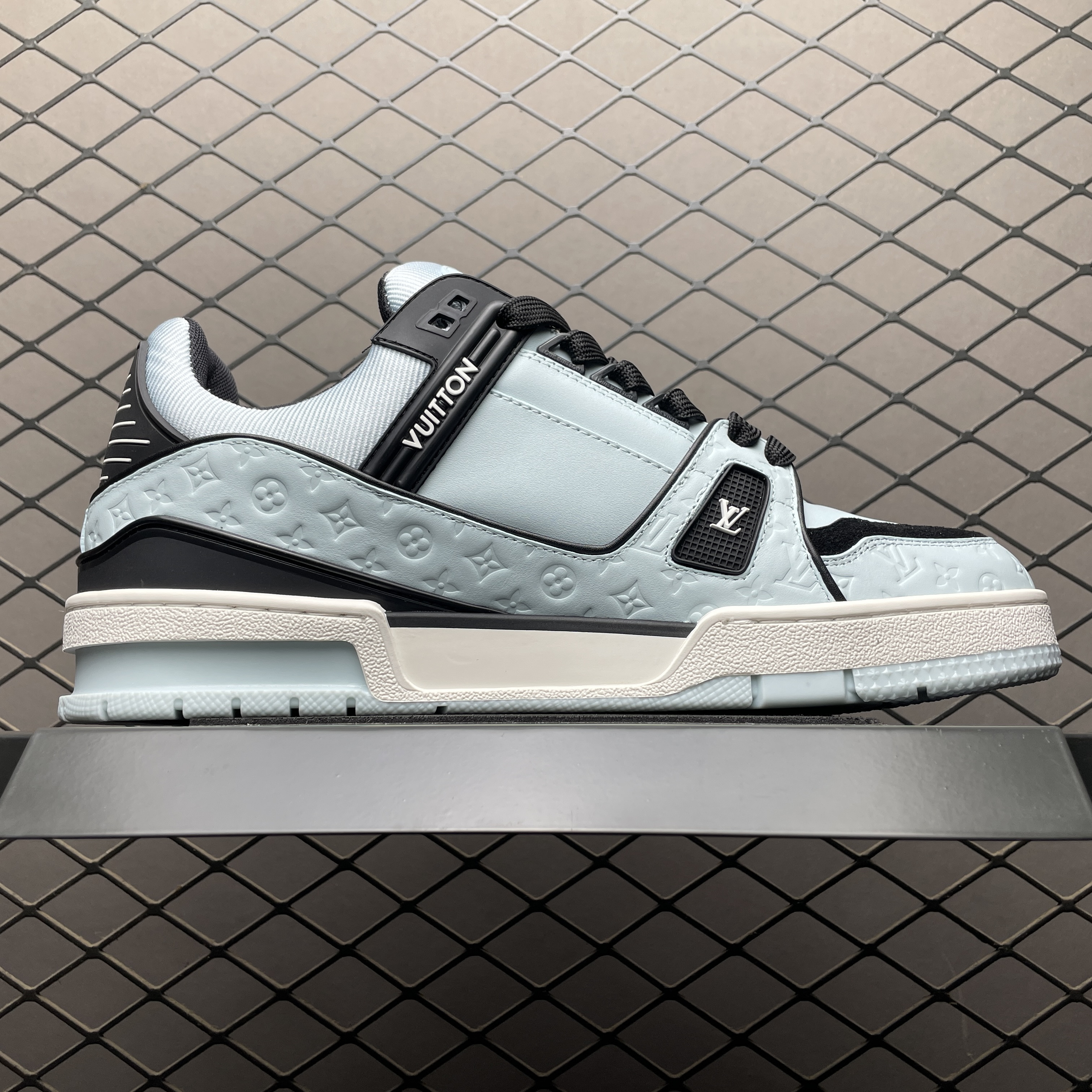 L X V TRAINER Sneaker detail 2