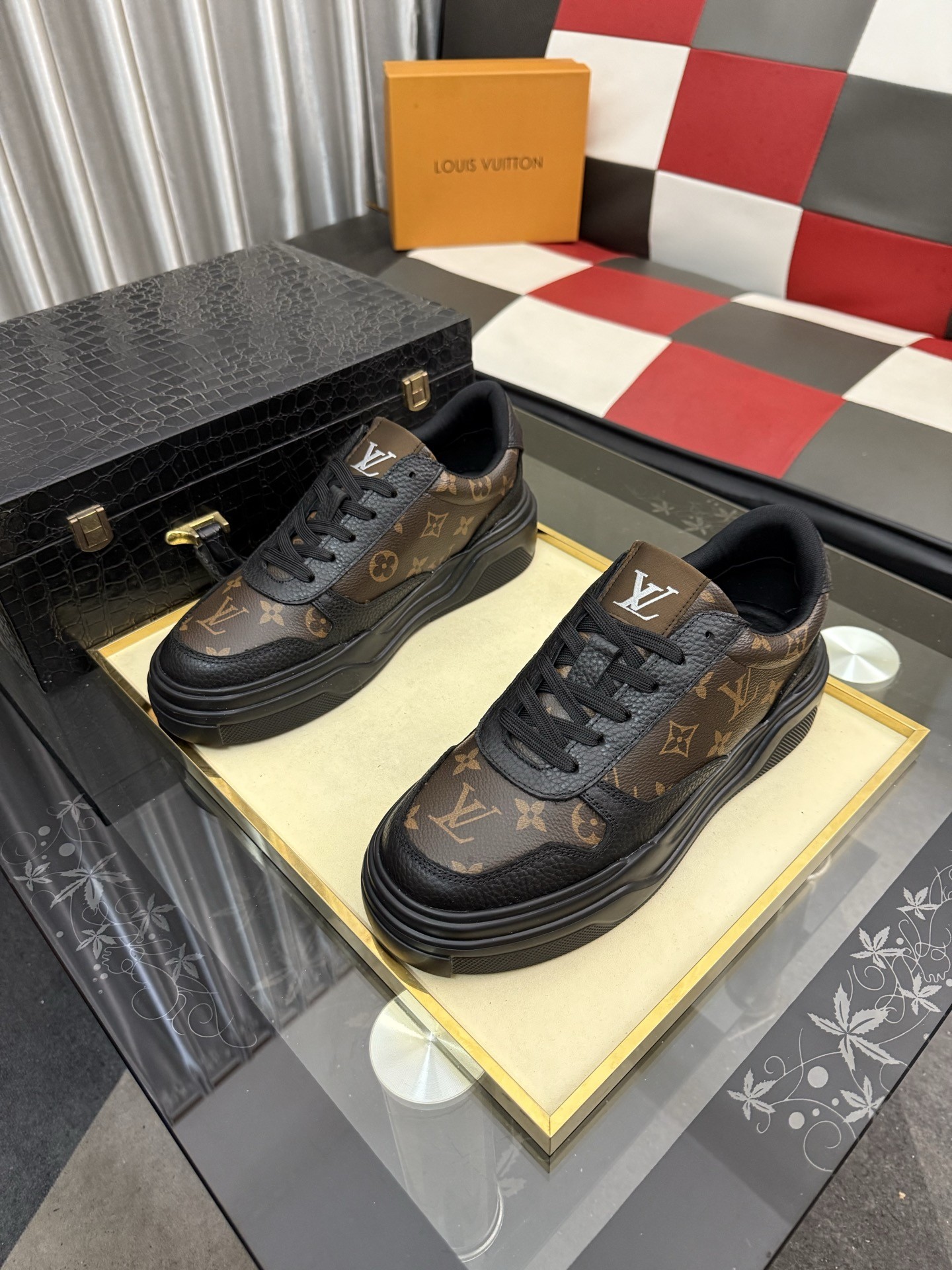 L X V Sneakers