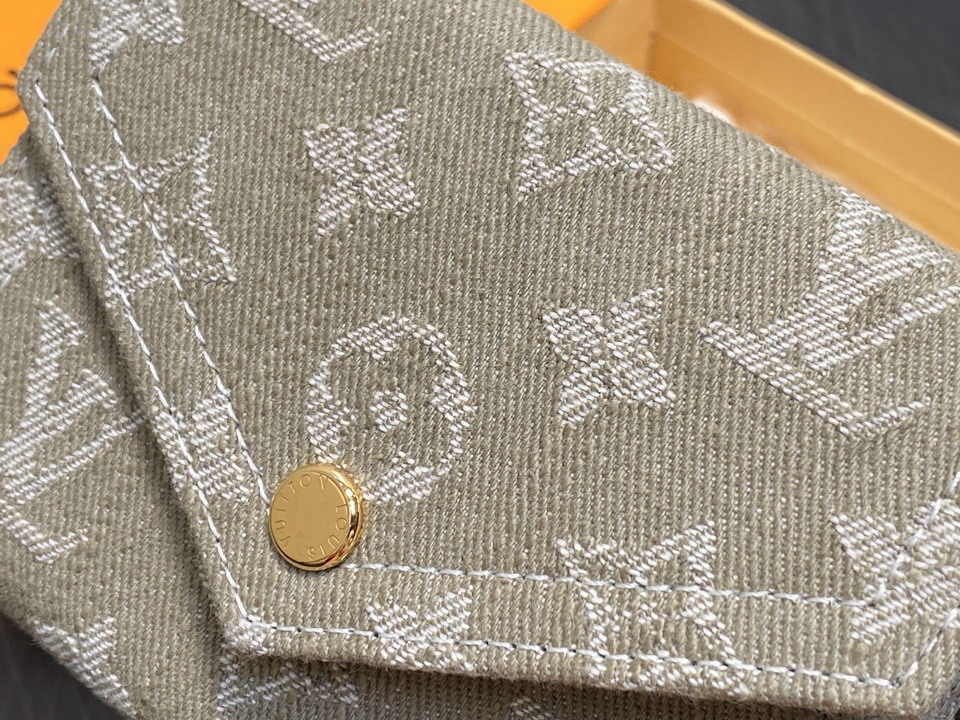 L X V Wallets(Multiple sizes) detail 14