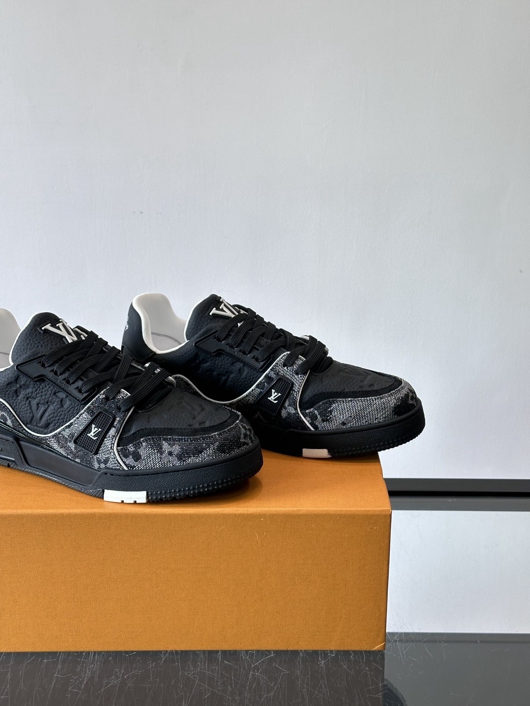 L X V TRAINER Sneakers detail 7