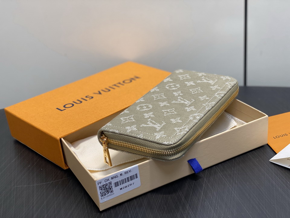 L X V Wallets(Multiple sizes) detail 21