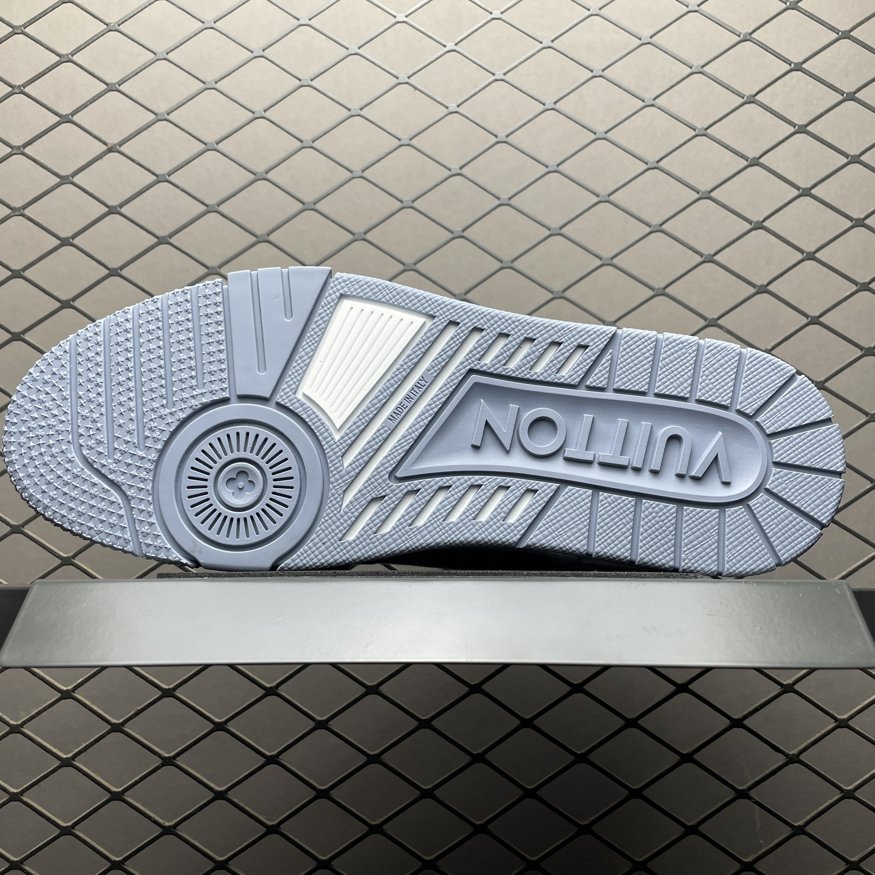 L X V TRAINER Sneakers detail 6