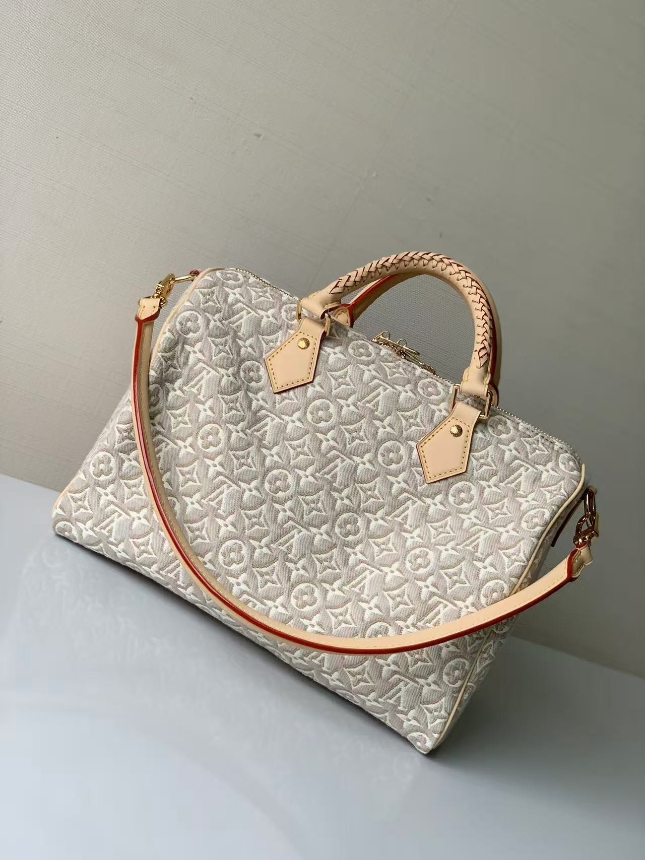 L X V Speedy soft 30 M28479 21x17x30cm detail 3