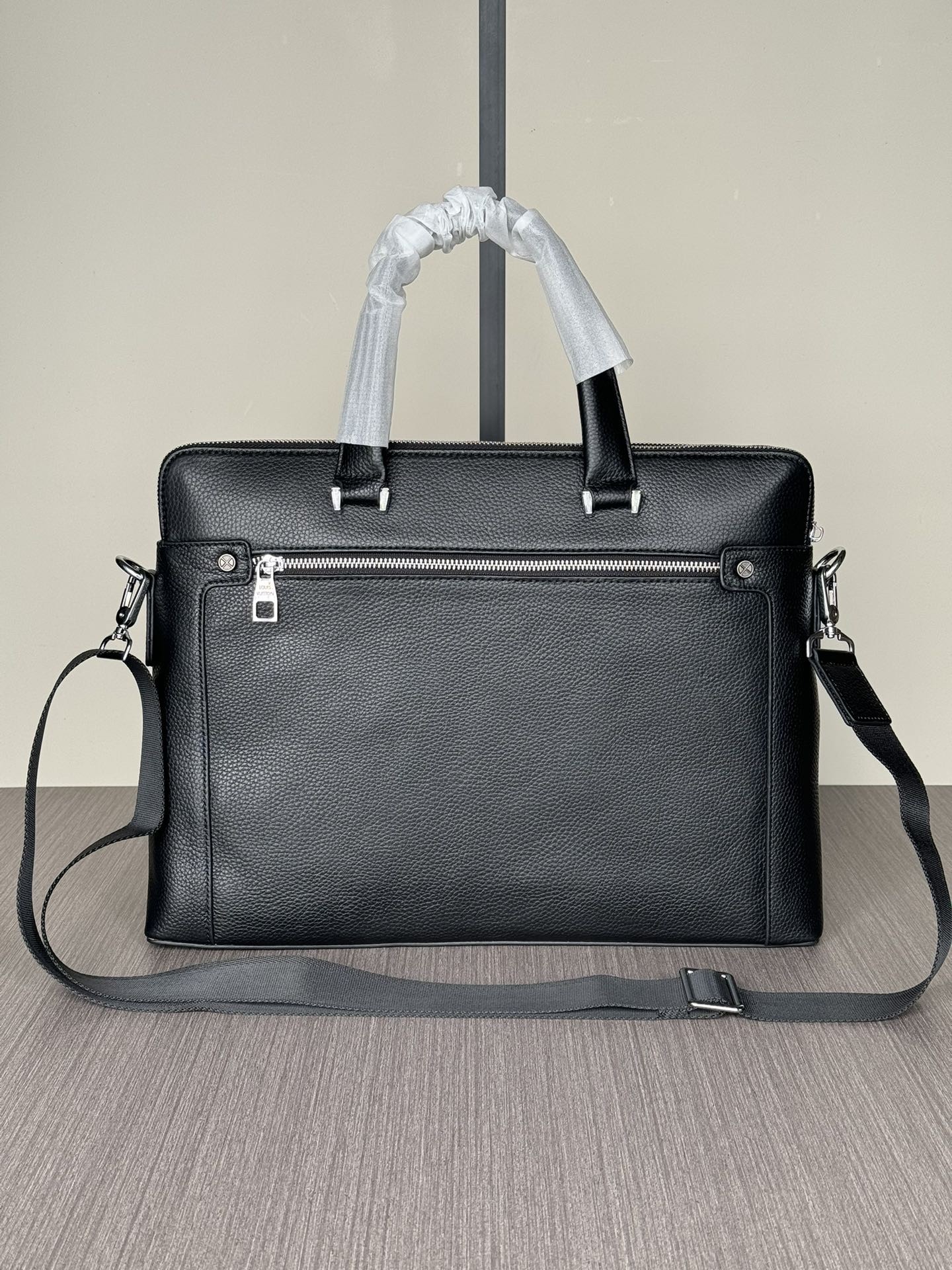 L X V Briefcase Size:39x29x7cm detail 2