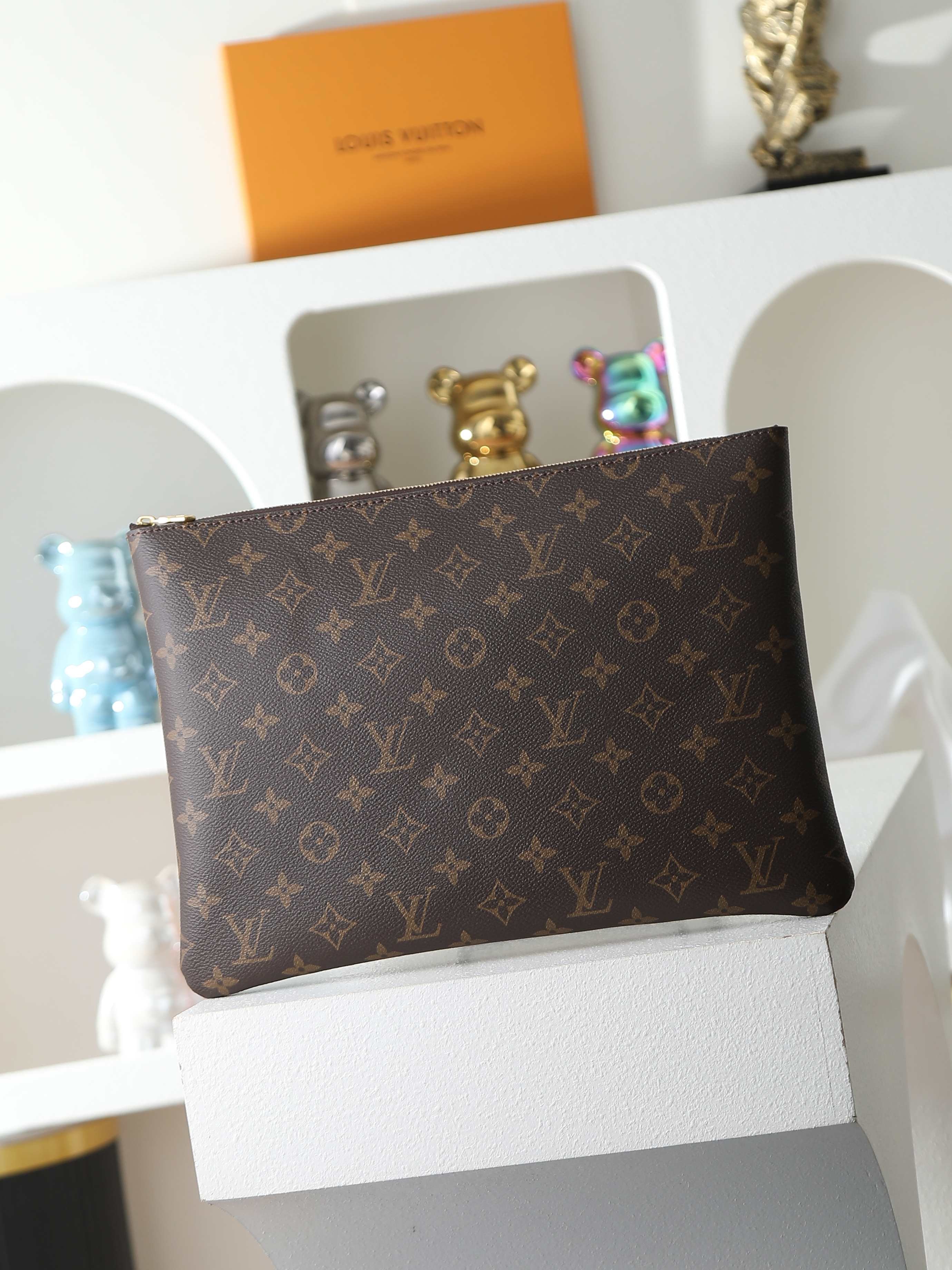 L X V Pochette ClesL Clutch bag M13561 Size：36x27.5x2cm