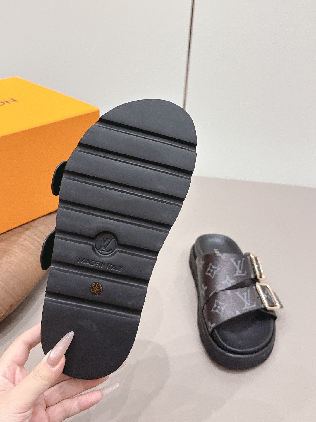 L X V SLIPPERS(Multiple colors) detail 8
