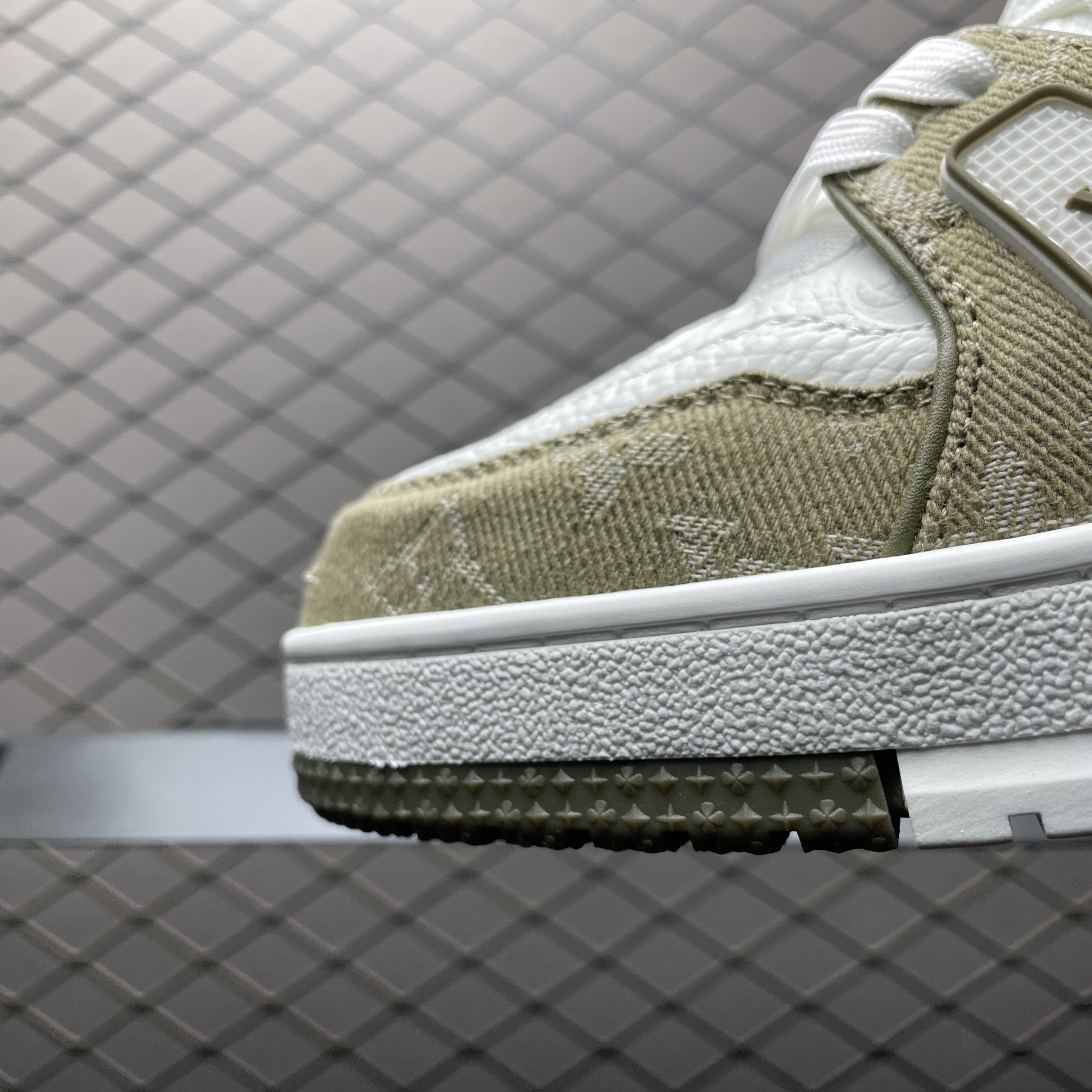 L X V TRAINER Sneakers detail 6
