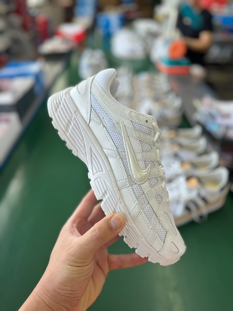 NIKE P-6000 全白 原装订单 外围平台专供 复古科技个性老爹鞋P-6000 灵感来源于 Pegasus 25 和 Pegasus 2006