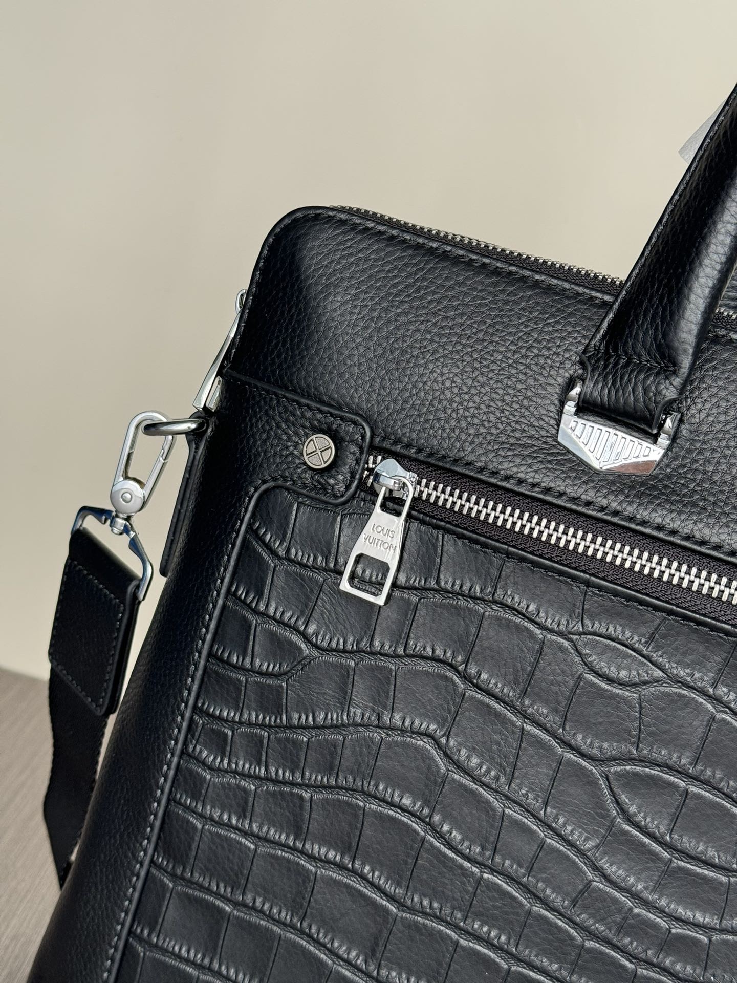 L X V Briefcase Size:39x29x7cm detail 5