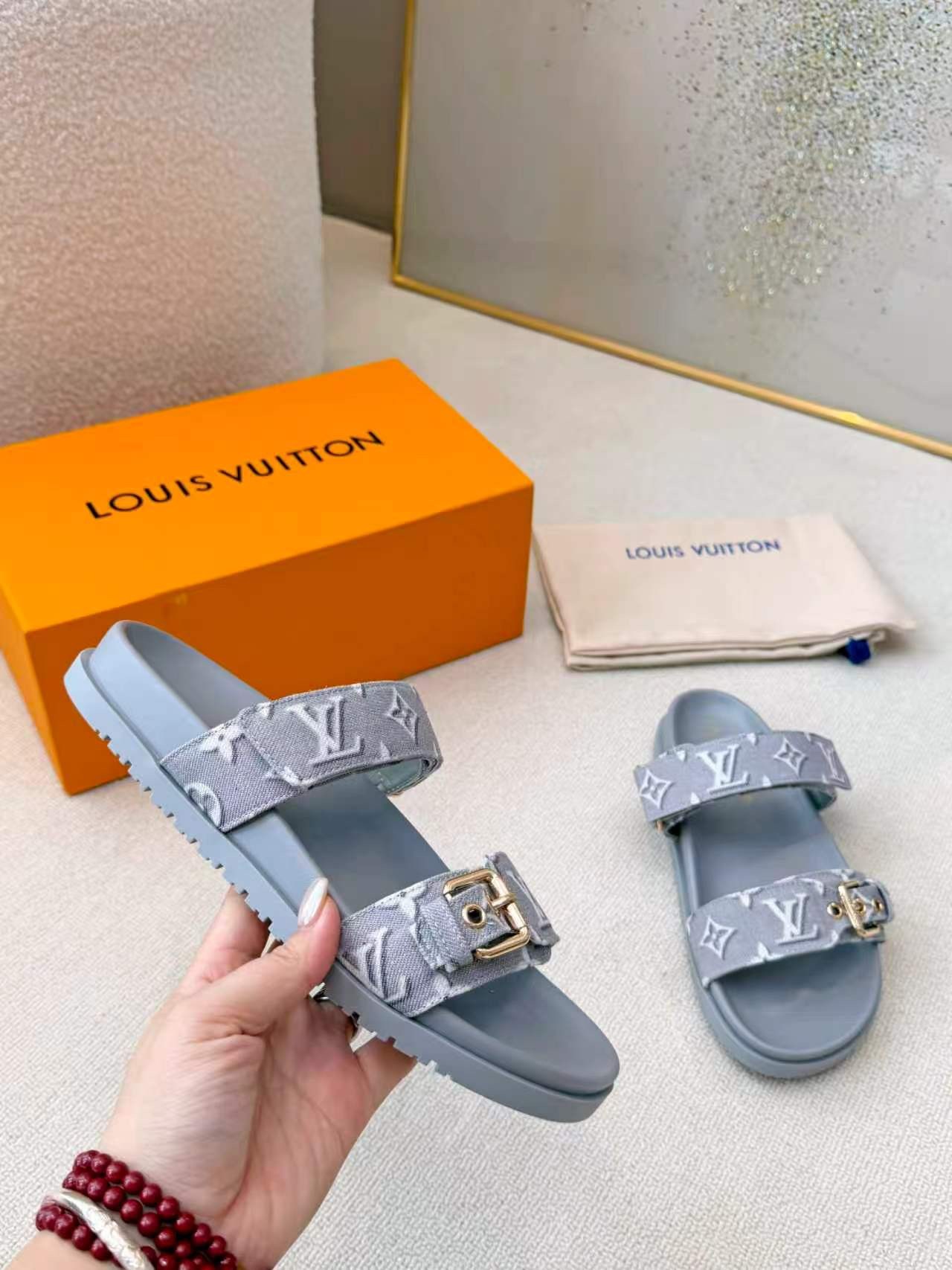 L X V SLIPPERS(Multiple colors) detail 7