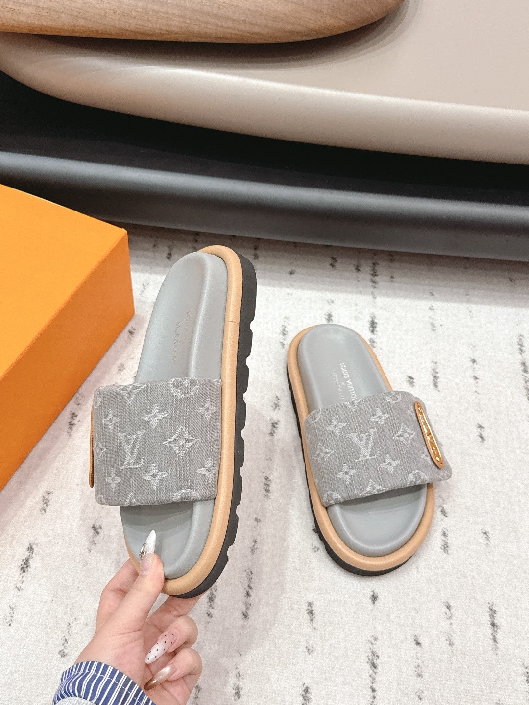 L X V SLIPPERS(Multiple colors) detail 4