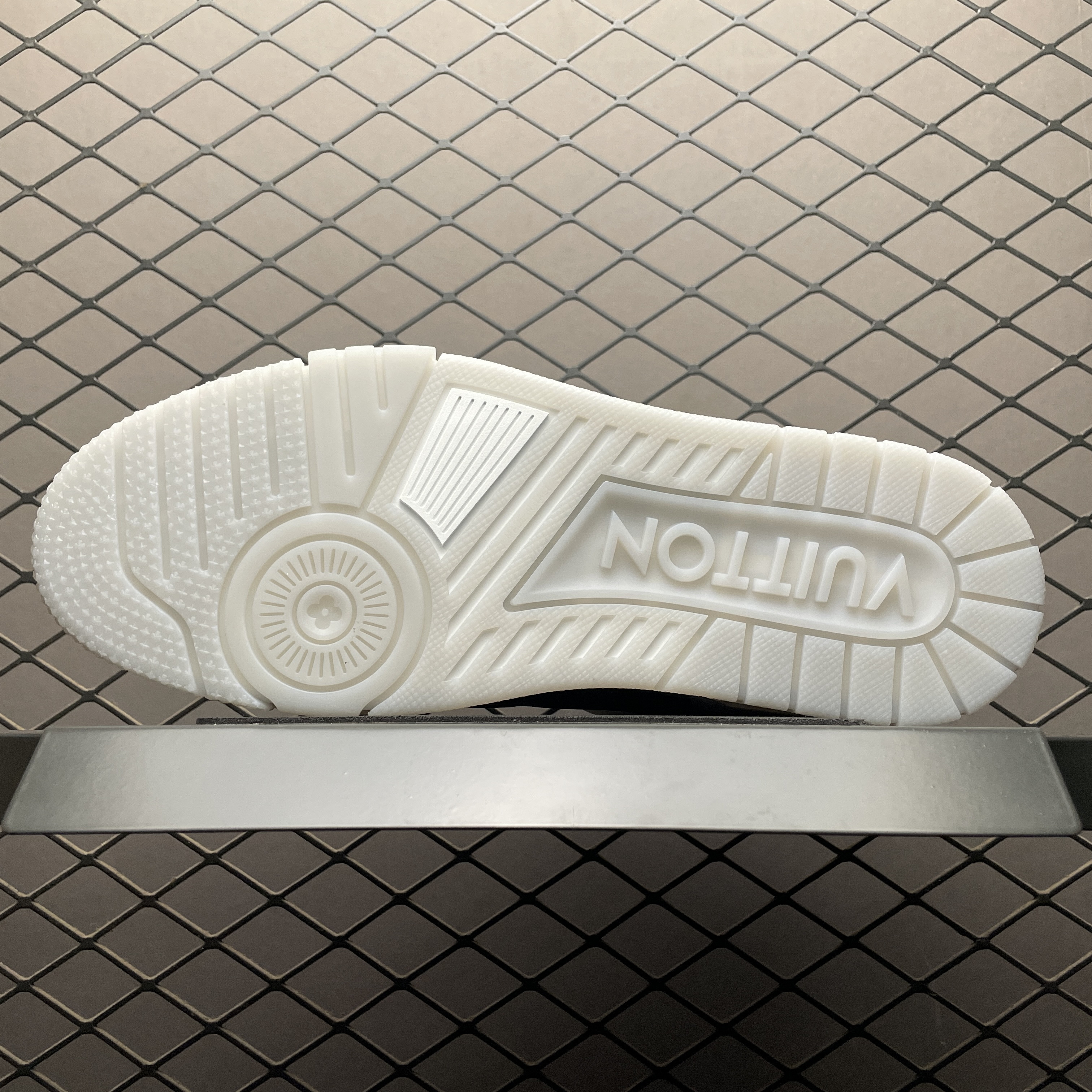 L X V TRAINER Sneakers detail 5