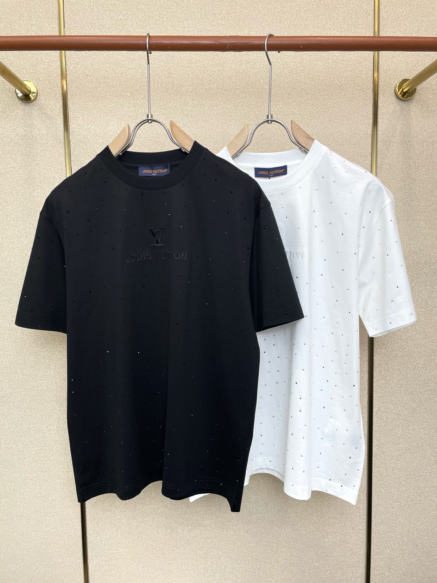 L X V T-shirt（Multiple colors）