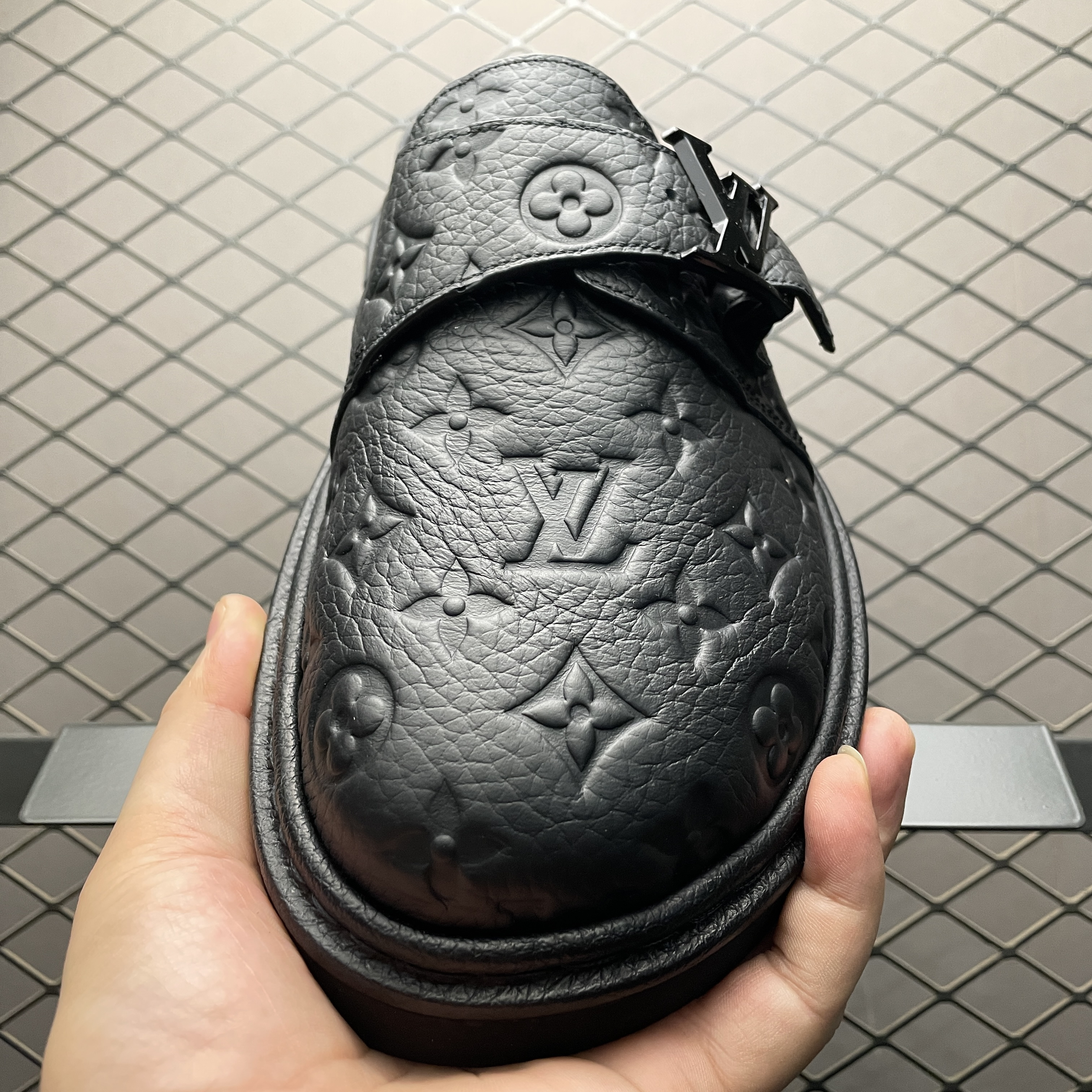 L X V Easy slippers detail 2