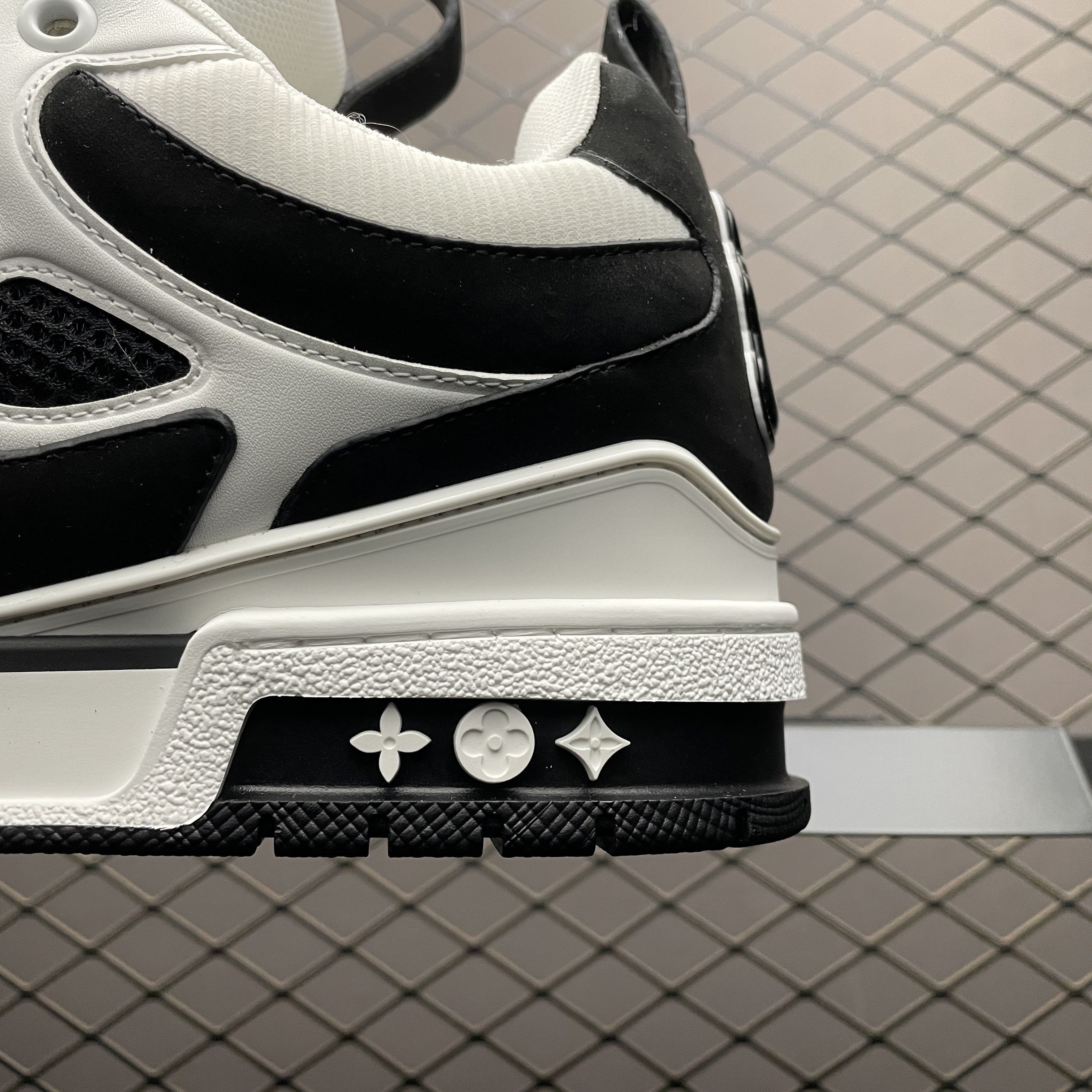 L X V Skate Sneaker detail 4