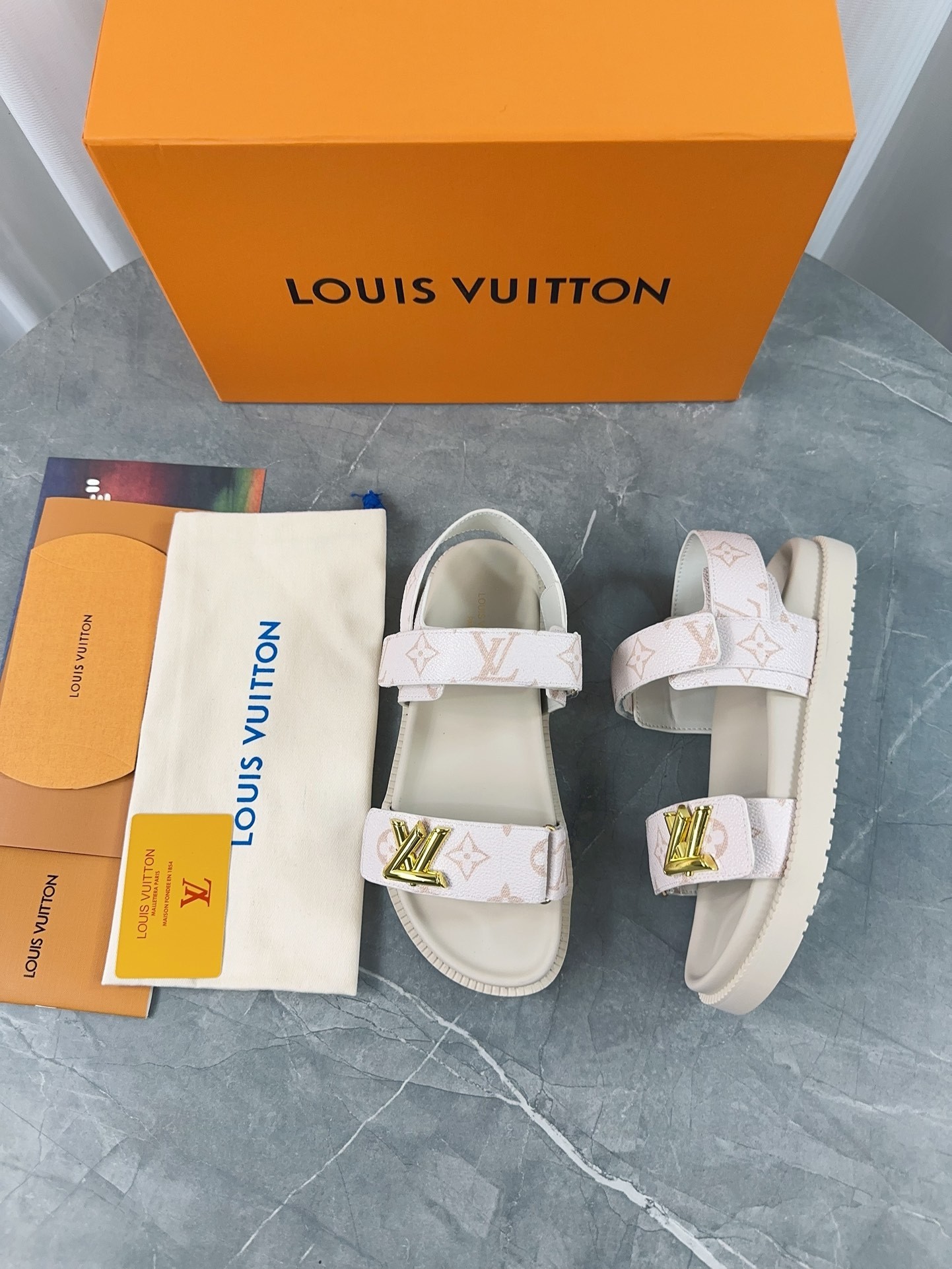 L X V SLIPPERS(Multiple colors) detail 3