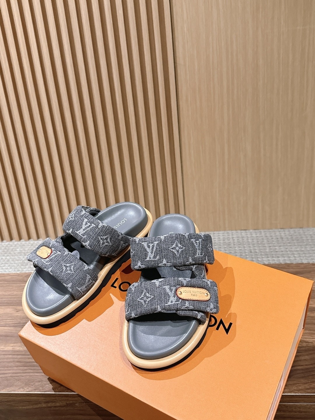 L X V SLIPPERS detail 4