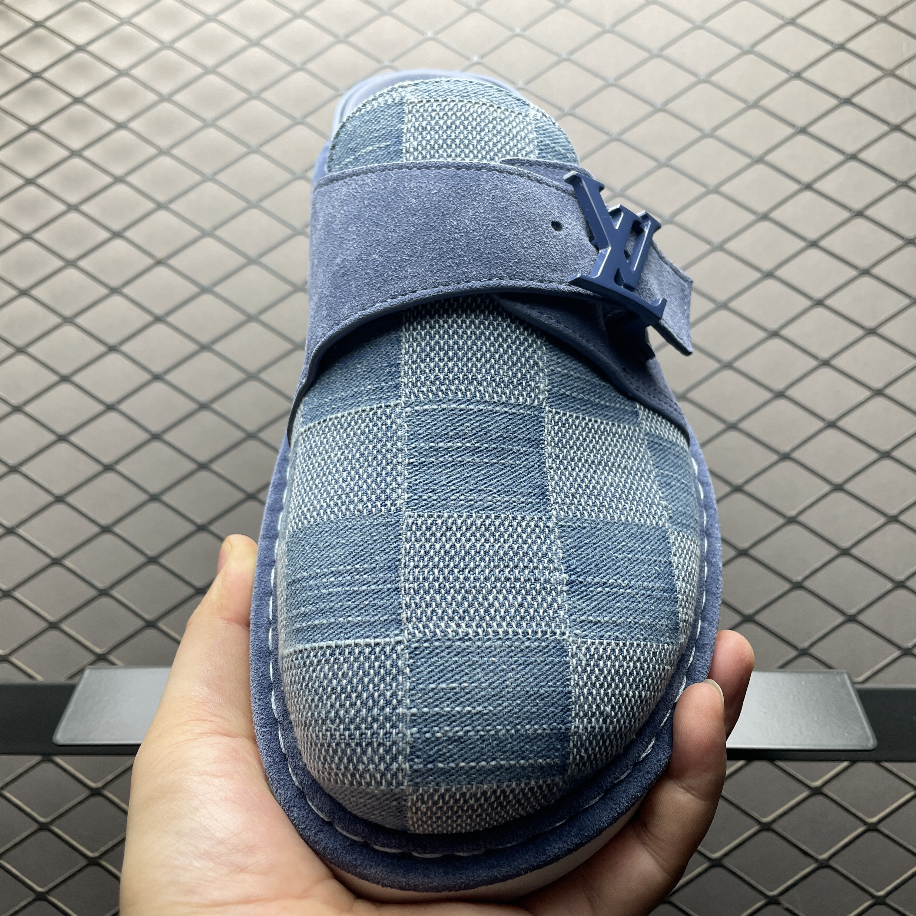 L X V Easy slippers detail 8