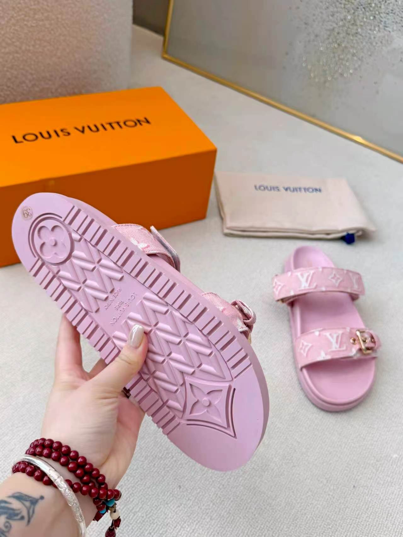 L X V SLIPPERS(Multiple colors) detail 14