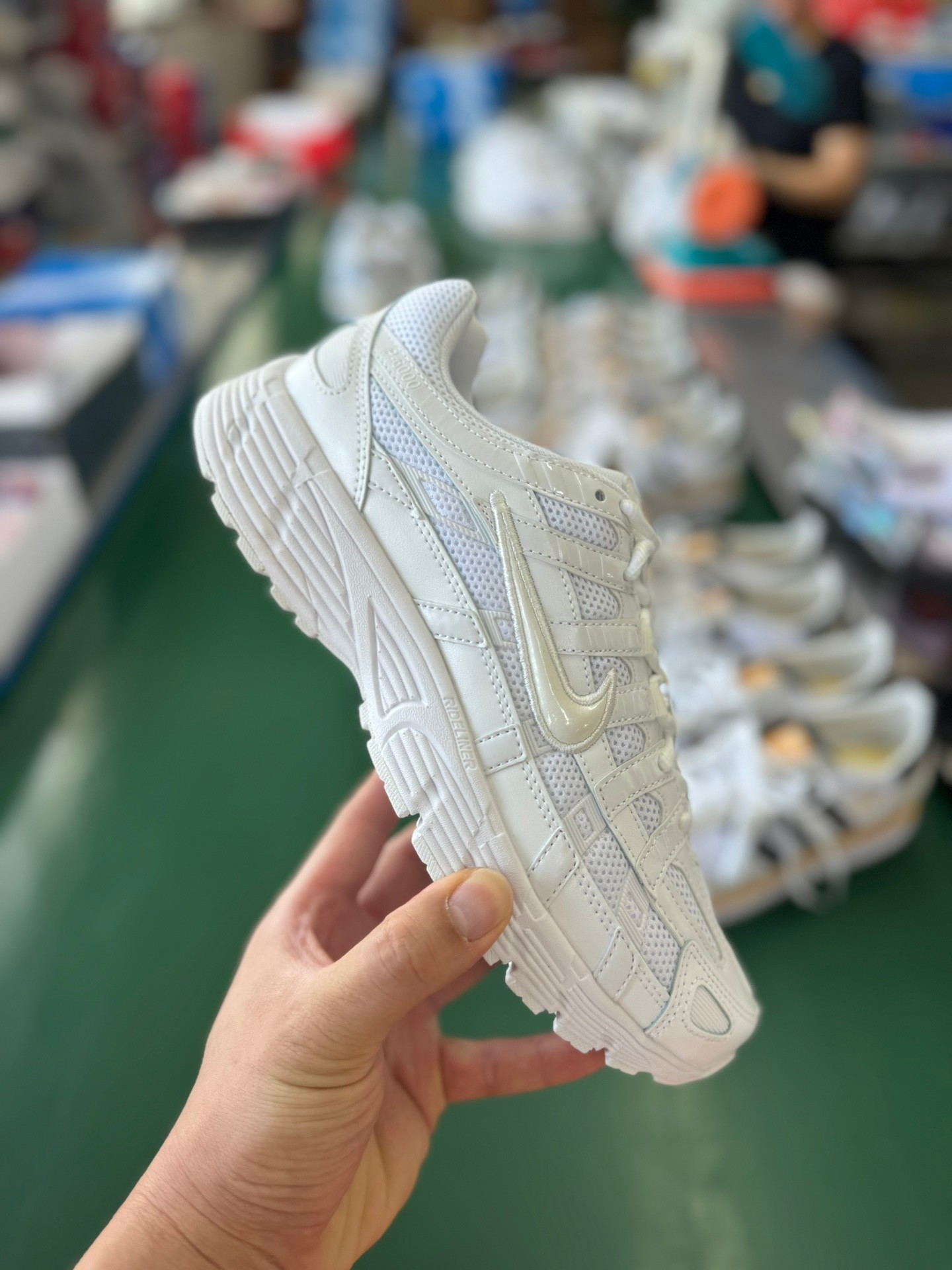 NIKE P-6000 全白 原装订单 外围平台专供 复古科技个性老爹鞋P-6000 灵感来源于 Pegasus 25 和 Pegasus 2006