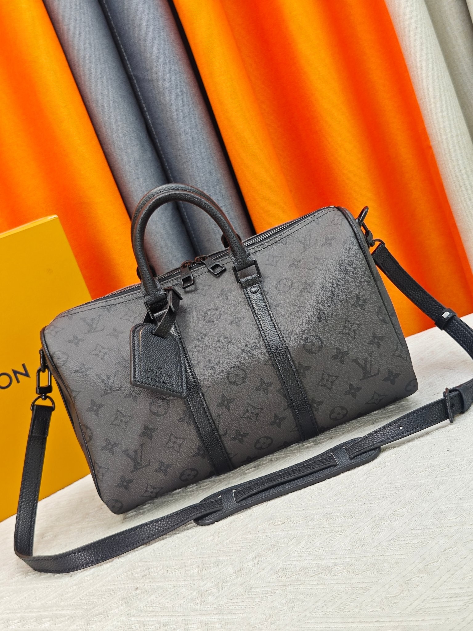 L X V Keepall Bandouli&egrave;re 35 M28370 Size：35X21X16cm