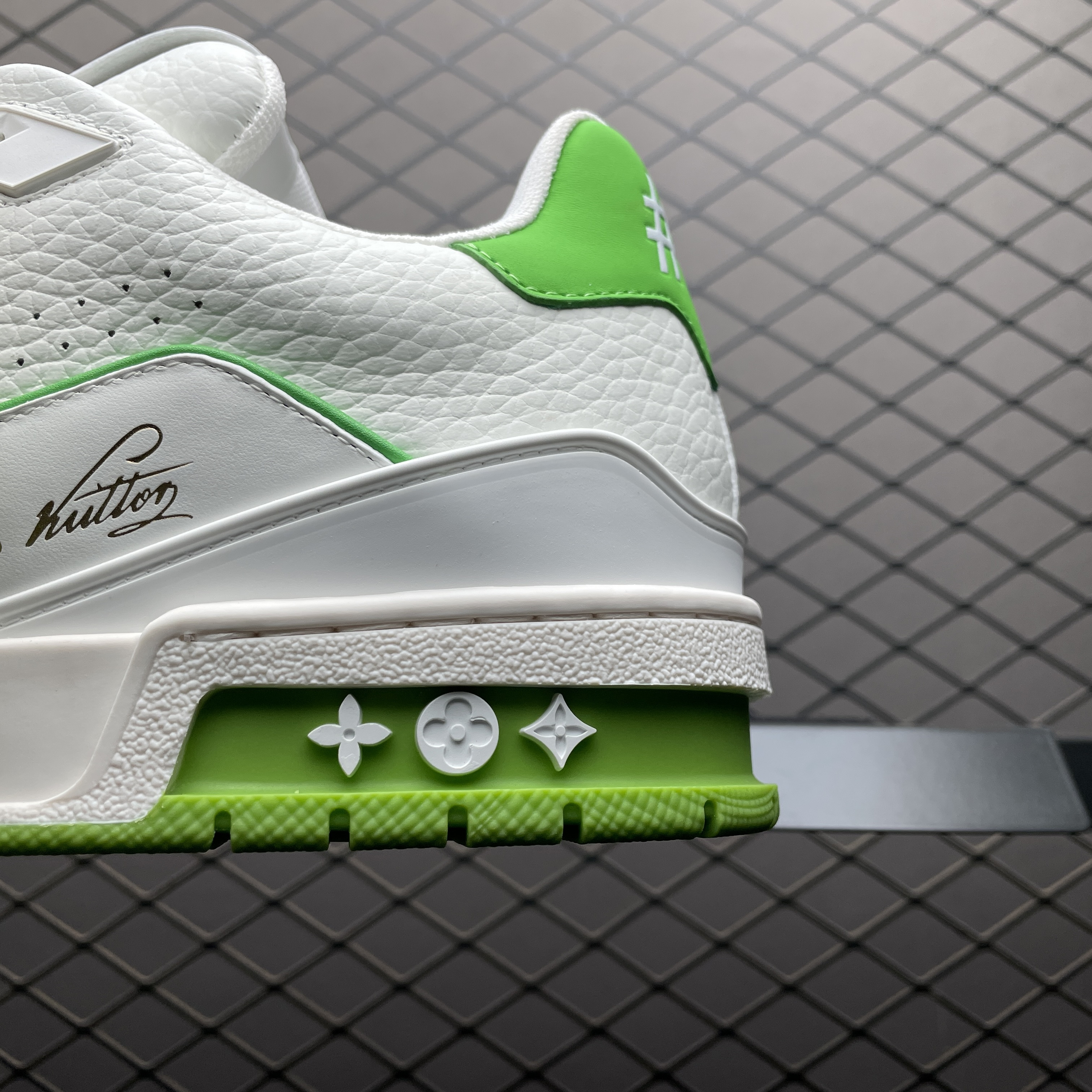 L X V TRAINER Sneakers detail 4