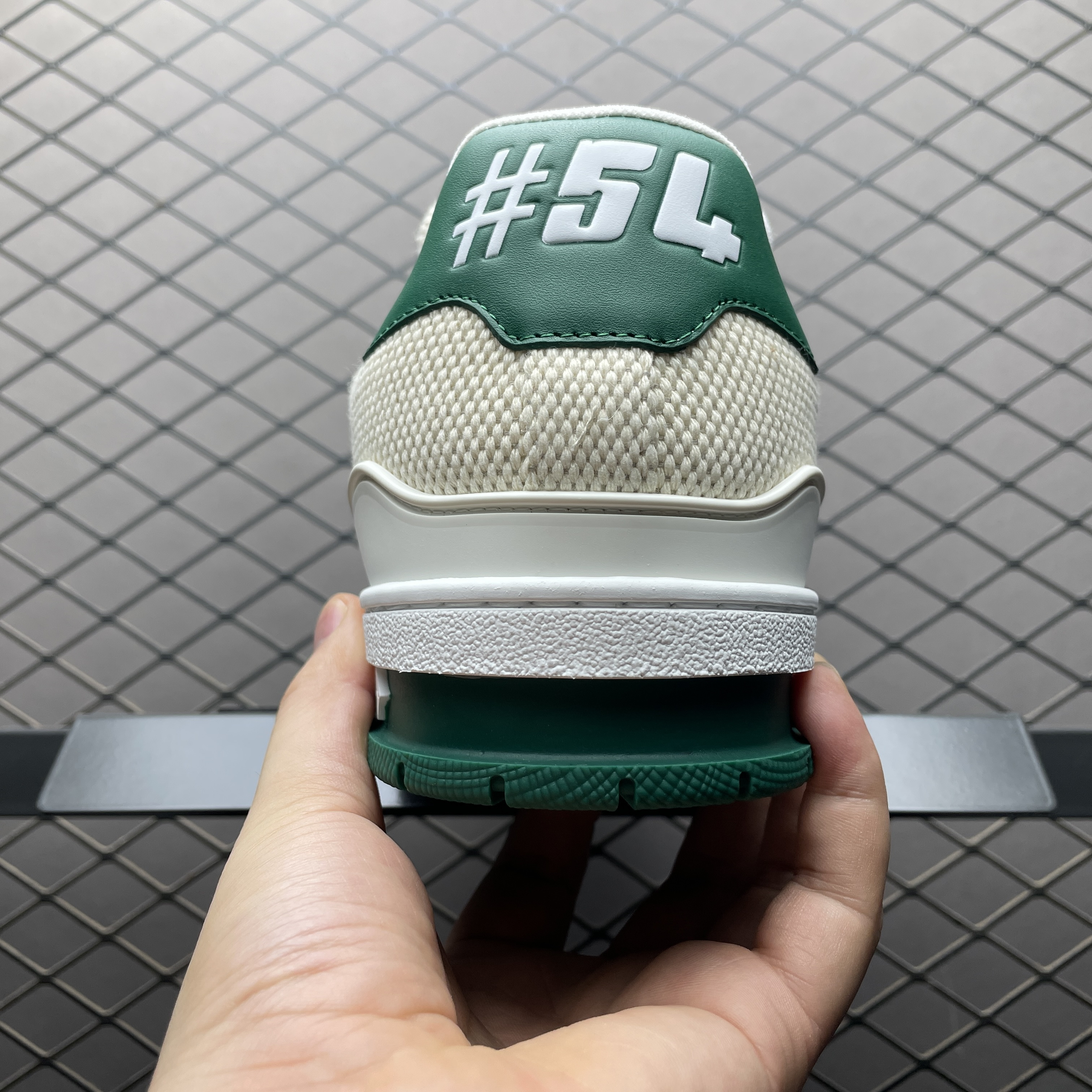 L X V TRAINER Sneakers detail 2