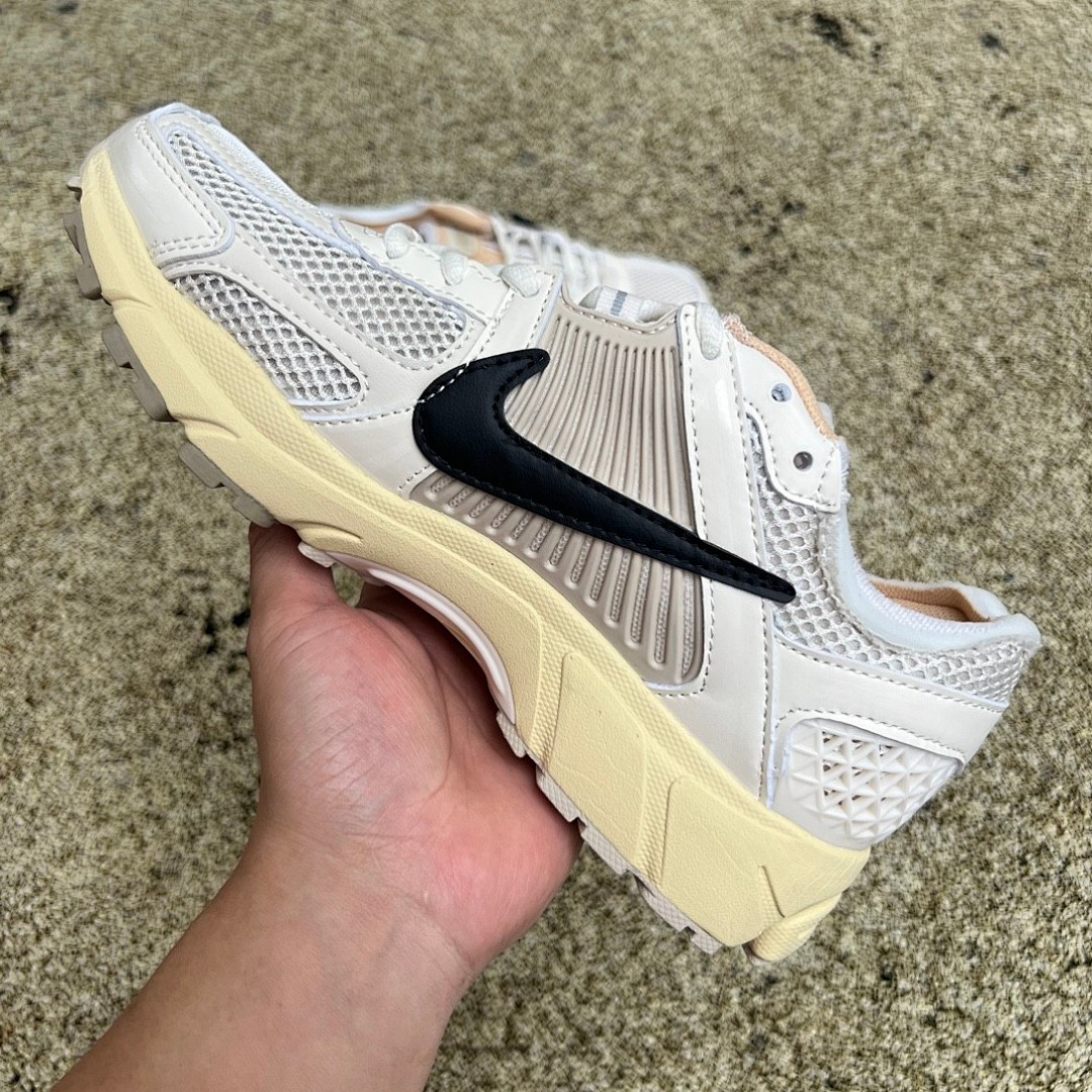 耐克王 Vomero 5米白 Nike Zoom Vomero 5 复古运动跑步鞋 FD0533-010